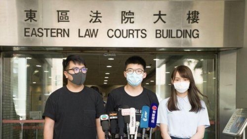 即時監禁!黃之鋒包圍警總案罪成囚13.5個月 周庭囚10個月 即時監禁!黃之鋒包圍警總案罪成囚13.5個月 周庭囚10個月