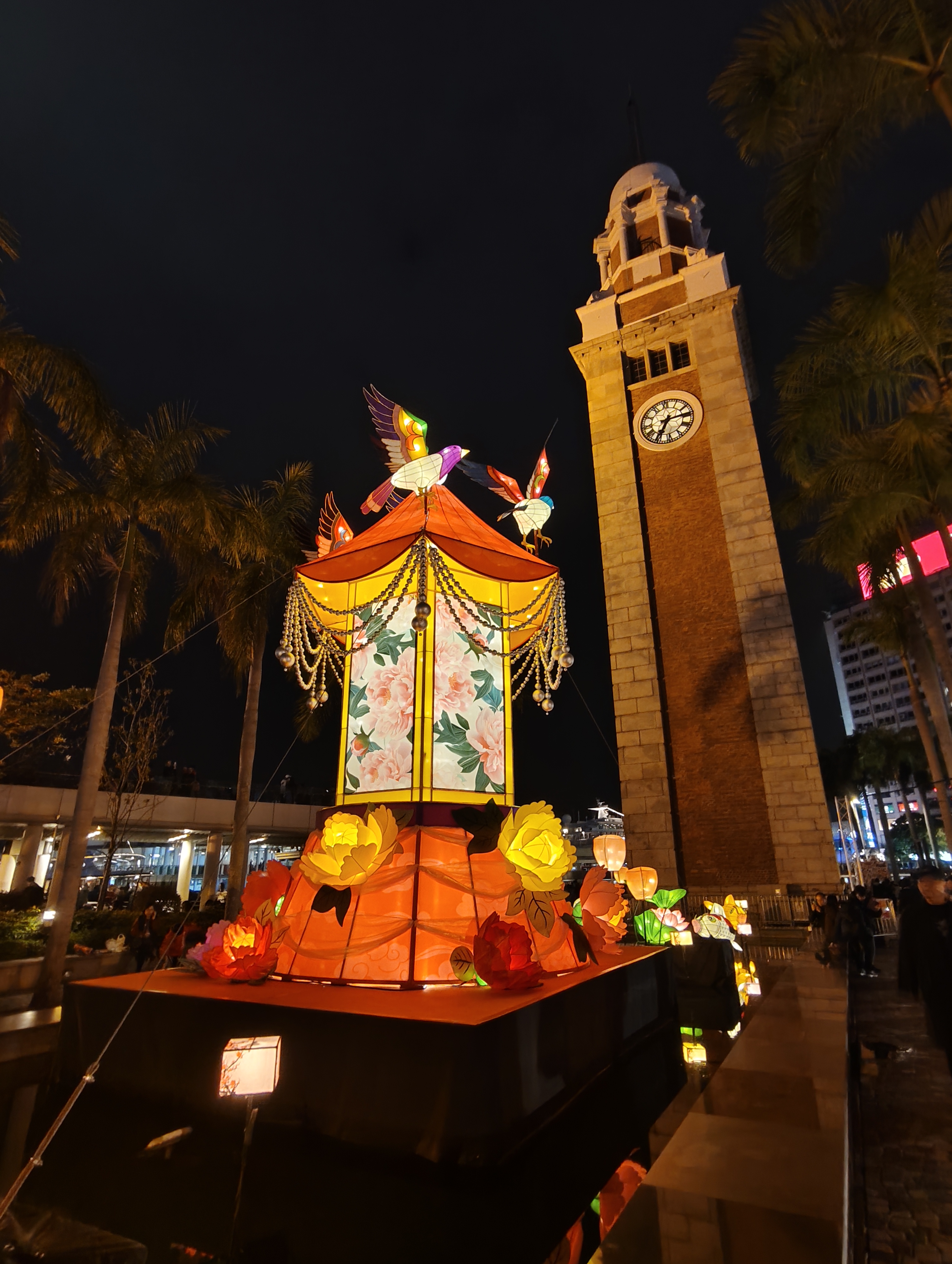 約六米高的大型宮燈