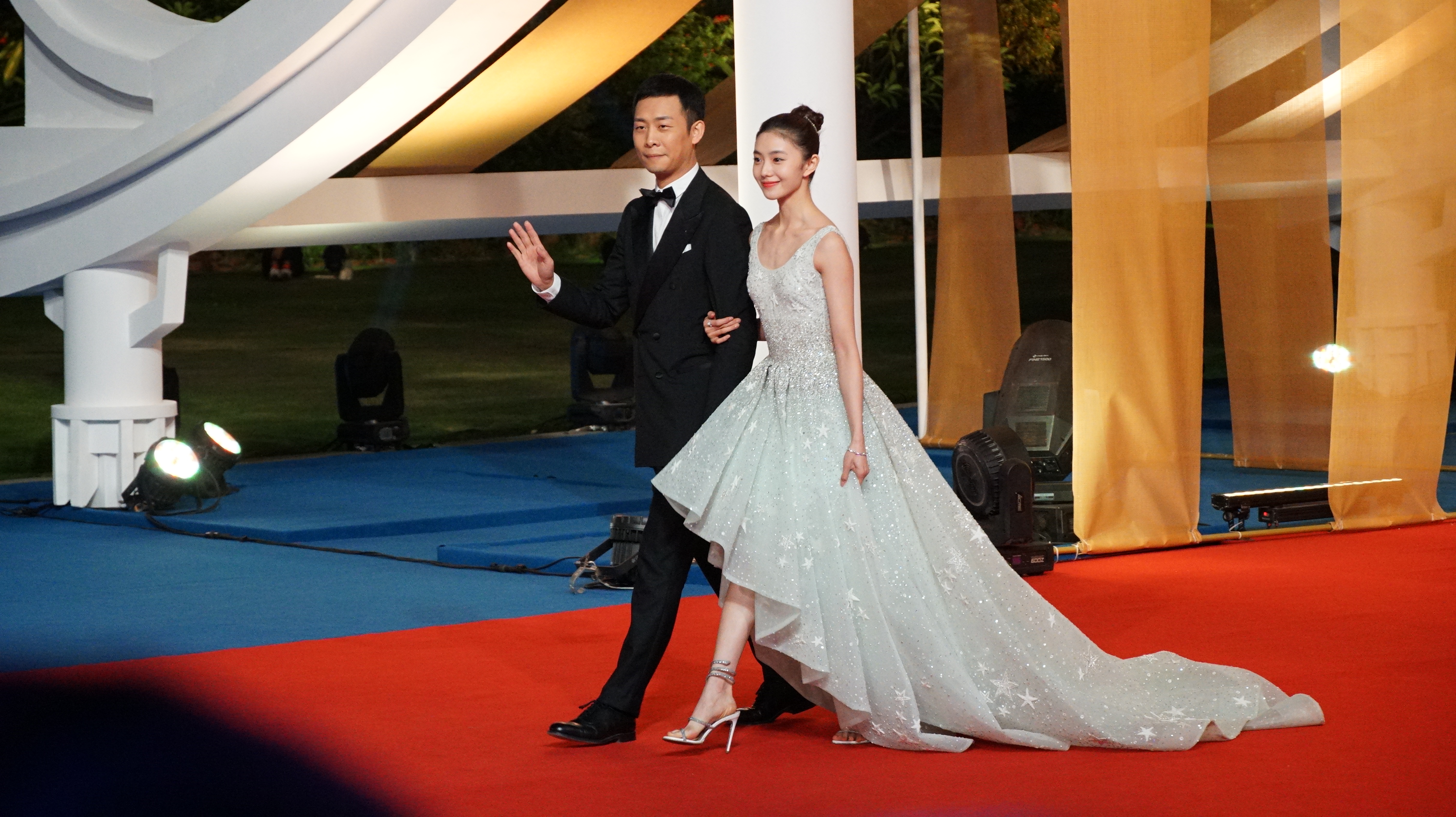 第33屆中國電影金雞獎紅毯儀式，28日傍晚在福建廈門海峽大劇院廣場舉行（蔣煌基攝）