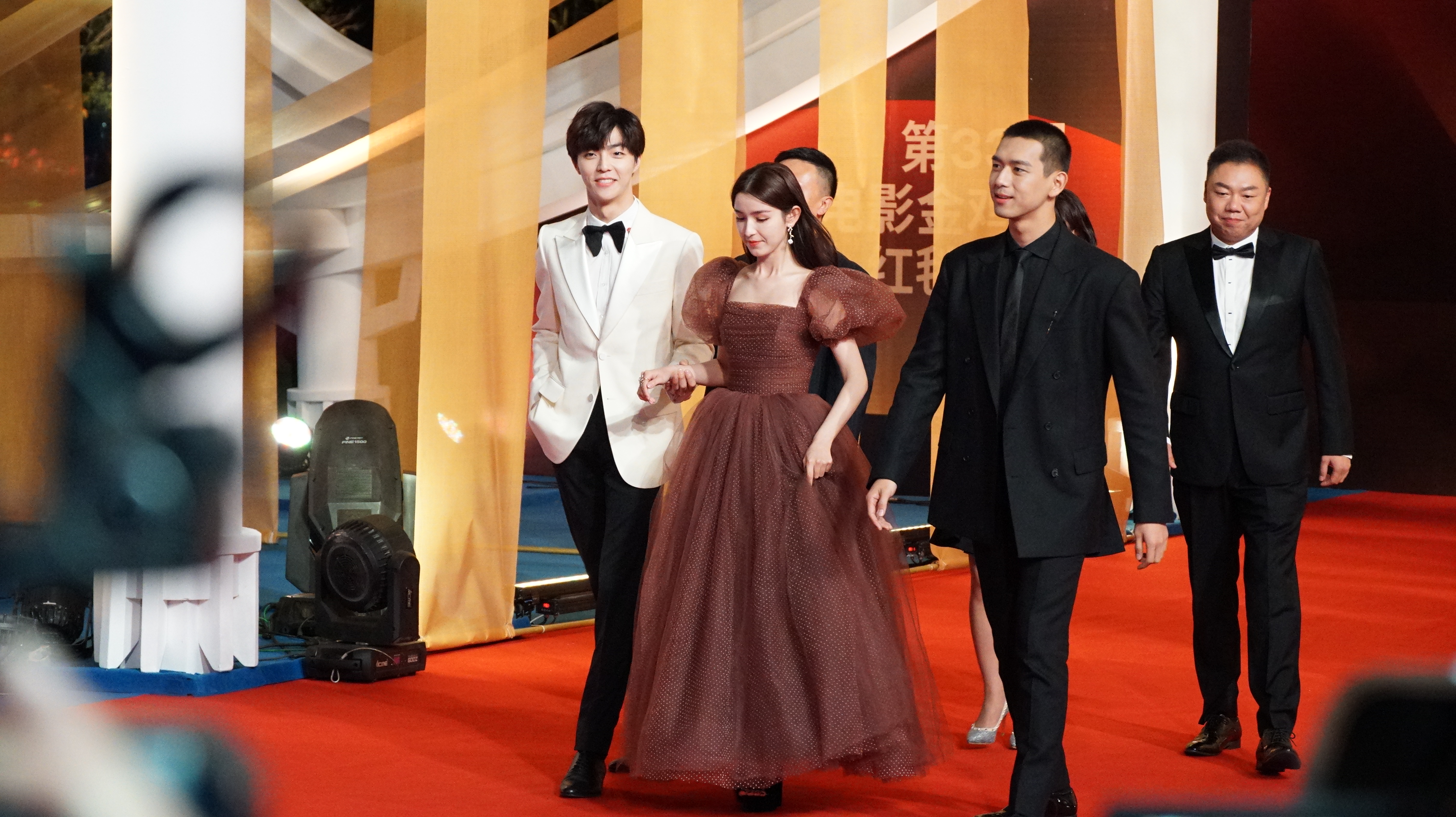 第33屆中國電影金雞獎紅毯儀式，28日傍晚在福建廈門海峽大劇院廣場舉行（蔣煌基攝）