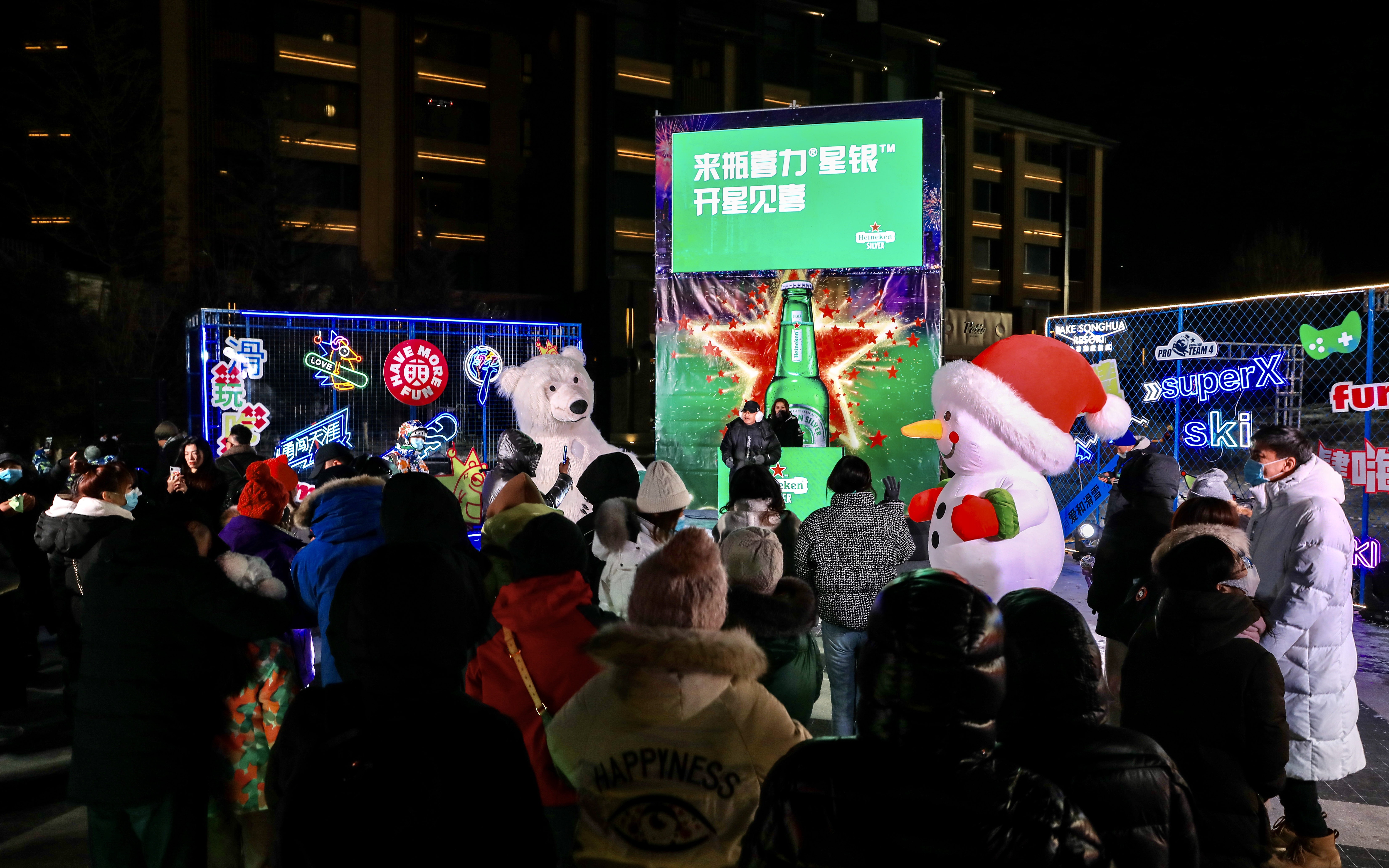元旦電音派對為跨年滑雪烘托氣氛。（香港文匯網記者盧冶 攝）