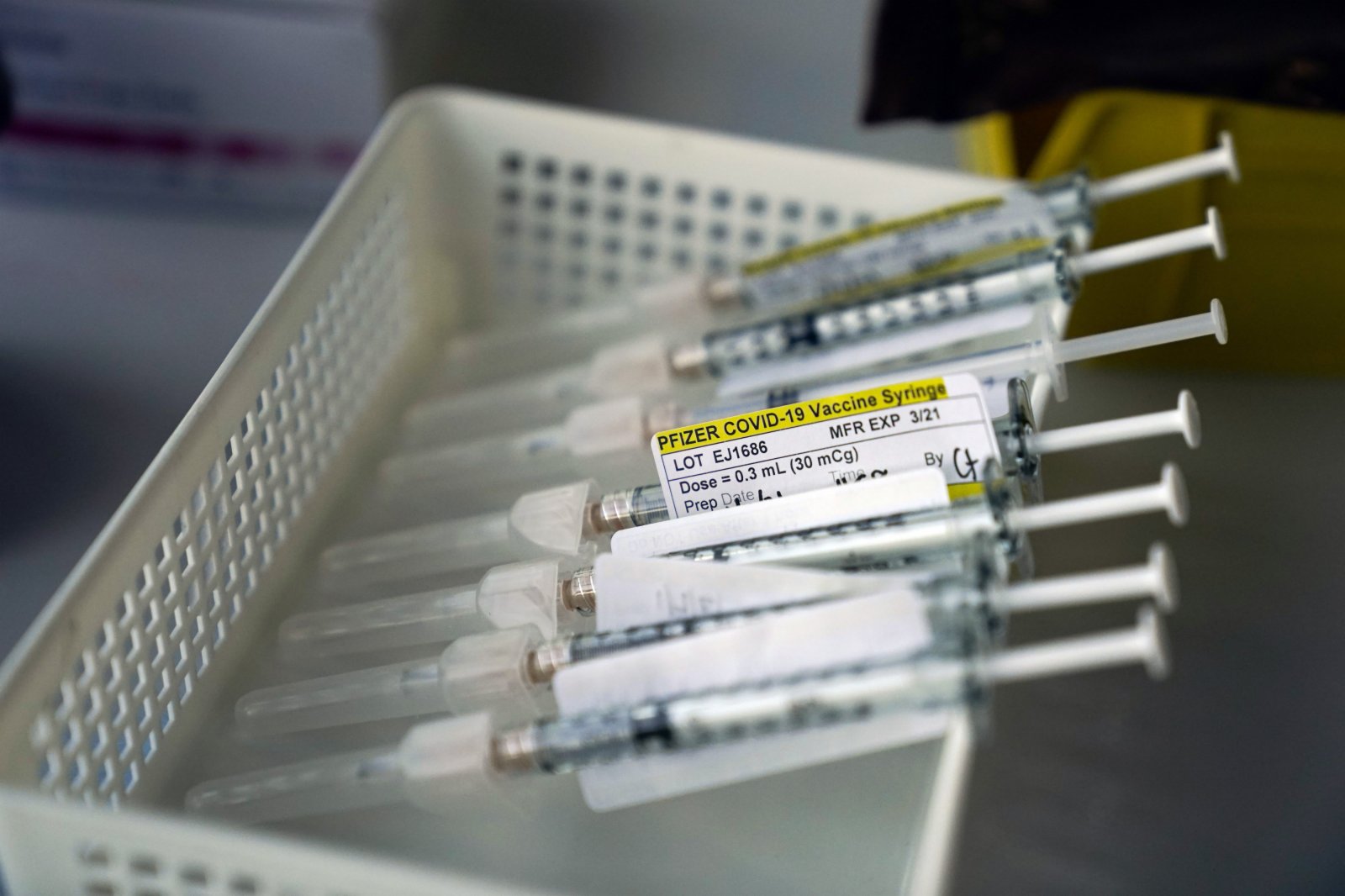 政府明開放疫苗接種預約 「復必泰」最快本周中可預約 - 香港 - 香港文匯網