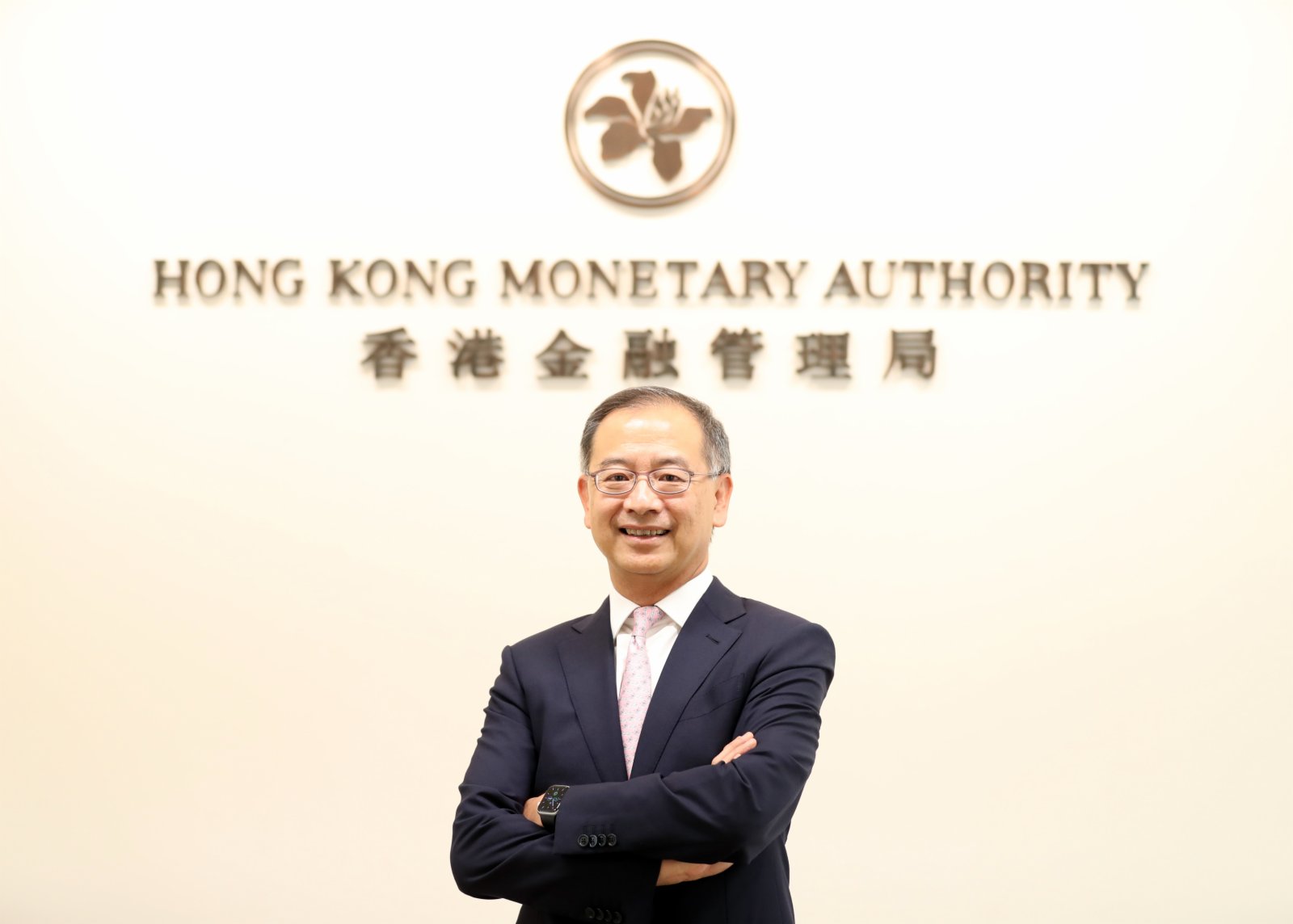 金管局本月起凍薪人均可獲2.4個月花紅- 香港- 香港文匯網