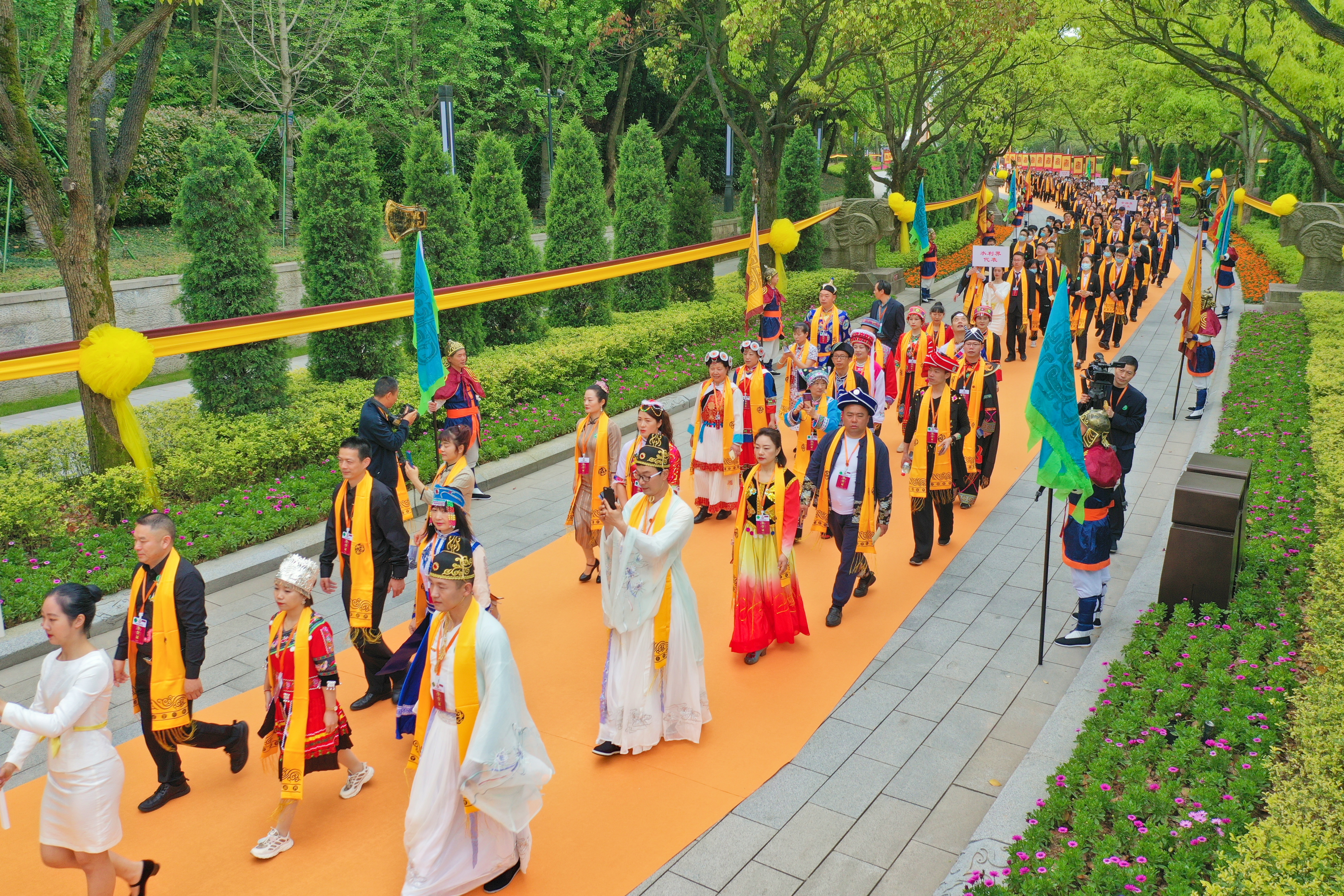社會各界前往大禹陵參加公祭。（受訪者供圖）
