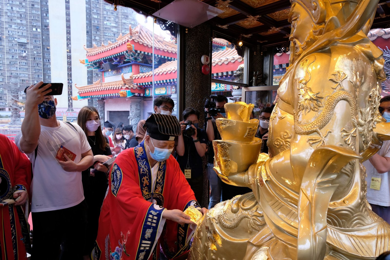 新建的財神宮供奉「五路財神」，象徵廣納東南西北中五方之財，保佑善信富貴榮華。（大公文匯全媒體記者 麥鈞傑 攝）