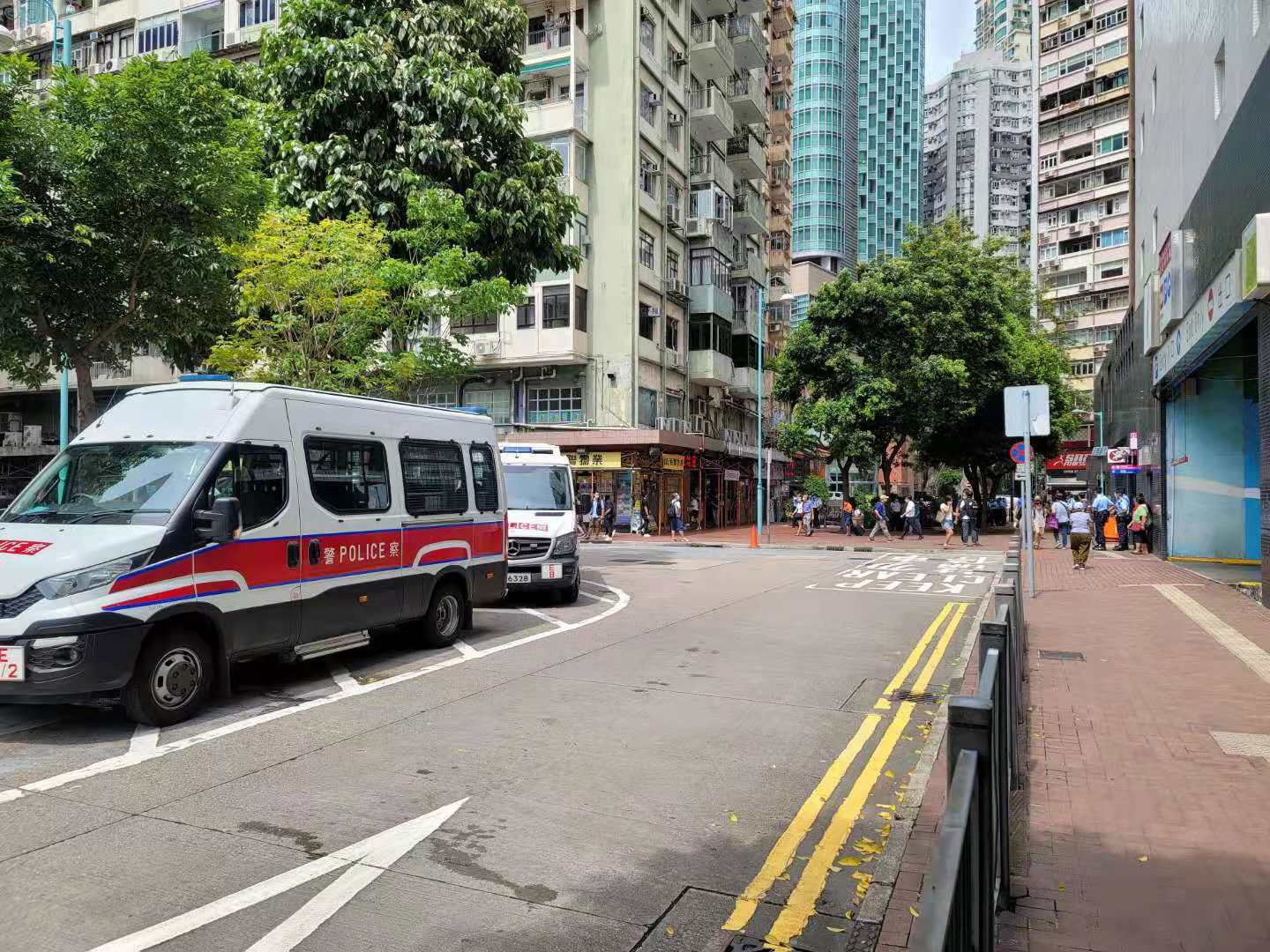 警方就6月4日下午至晚上維多利亞公園的保安安排會見傳媒。維園中央草坪、1至6號足球場、籃球場和往來中央圖書館的天橋，及部分維園內通道封閉，下午二時生效。呼籲市民如無必要，不要前往維園。警方視乎情況，如果情況惡劣，不排除封閉更多地方。
（大公文匯全媒體記者 何燊亮 攝）