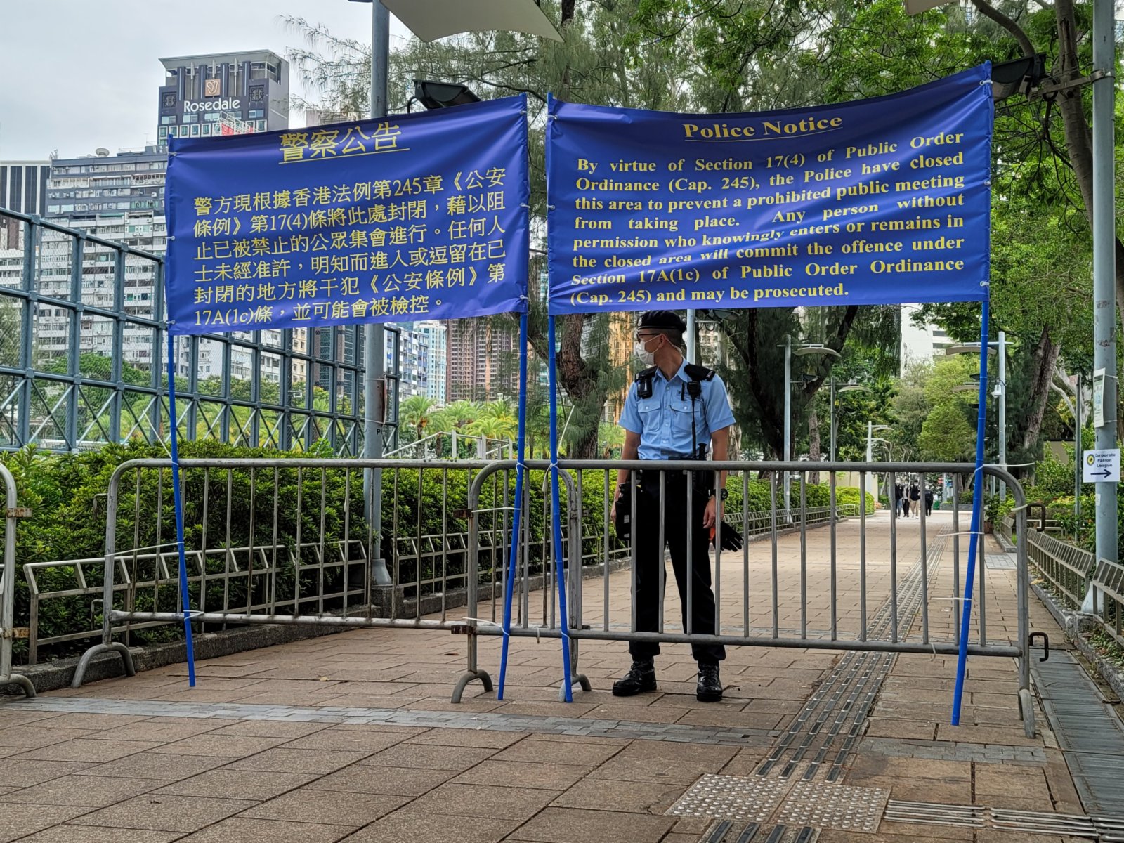 警方就6月4日下午至晚上維多利亞公園的保安安排會見傳媒。維園中央草坪、1至6號足球場、籃球場和往來中央圖書館的天橋，及部分維園內通道封閉，下午二時生效。呼籲市民如無必要，不要前往維園。警方視乎情況，如果情況惡劣，不排除封閉更多地方。
（大公文匯全媒體記者 何燊亮 攝）