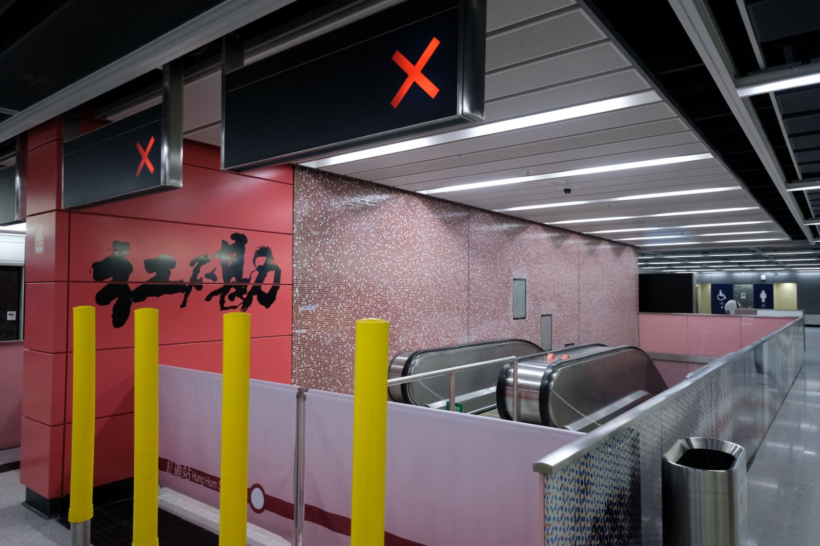 紅磡車站大堂會更新設施，包括重新布局並採用白色設計，令大堂更光猛和時尚。（大公文匯全媒體記者 麥鈞傑 攝）