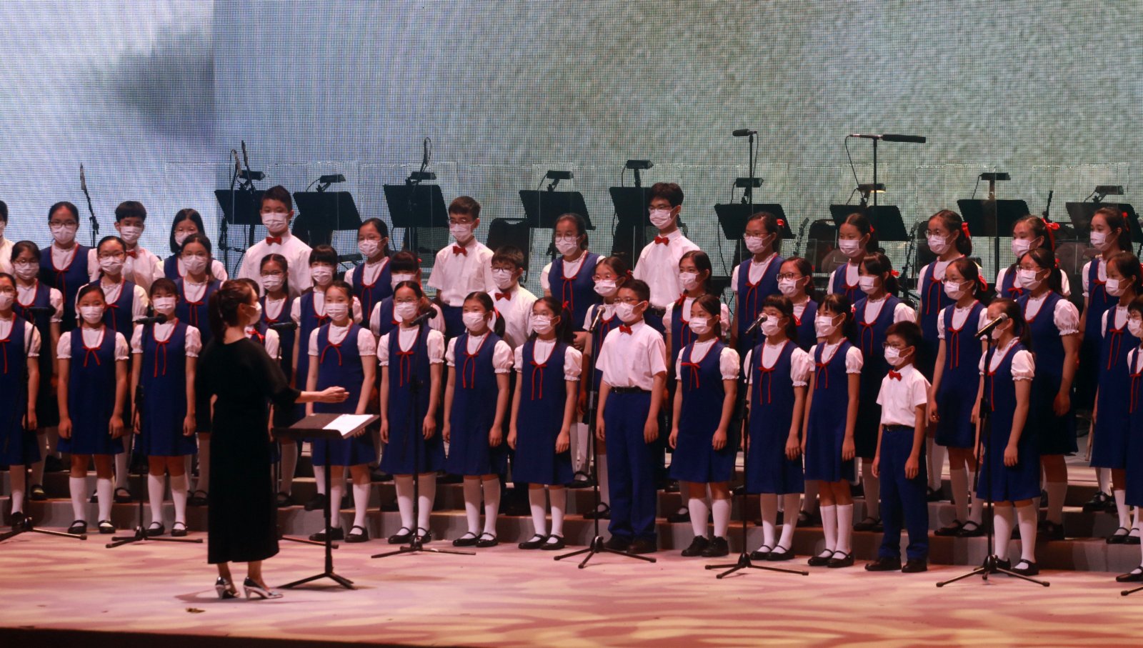 文藝晚會以歌曲、舞蹈、詩歌朗誦等多種藝術手法呈現。（香港文匯報記者攝）