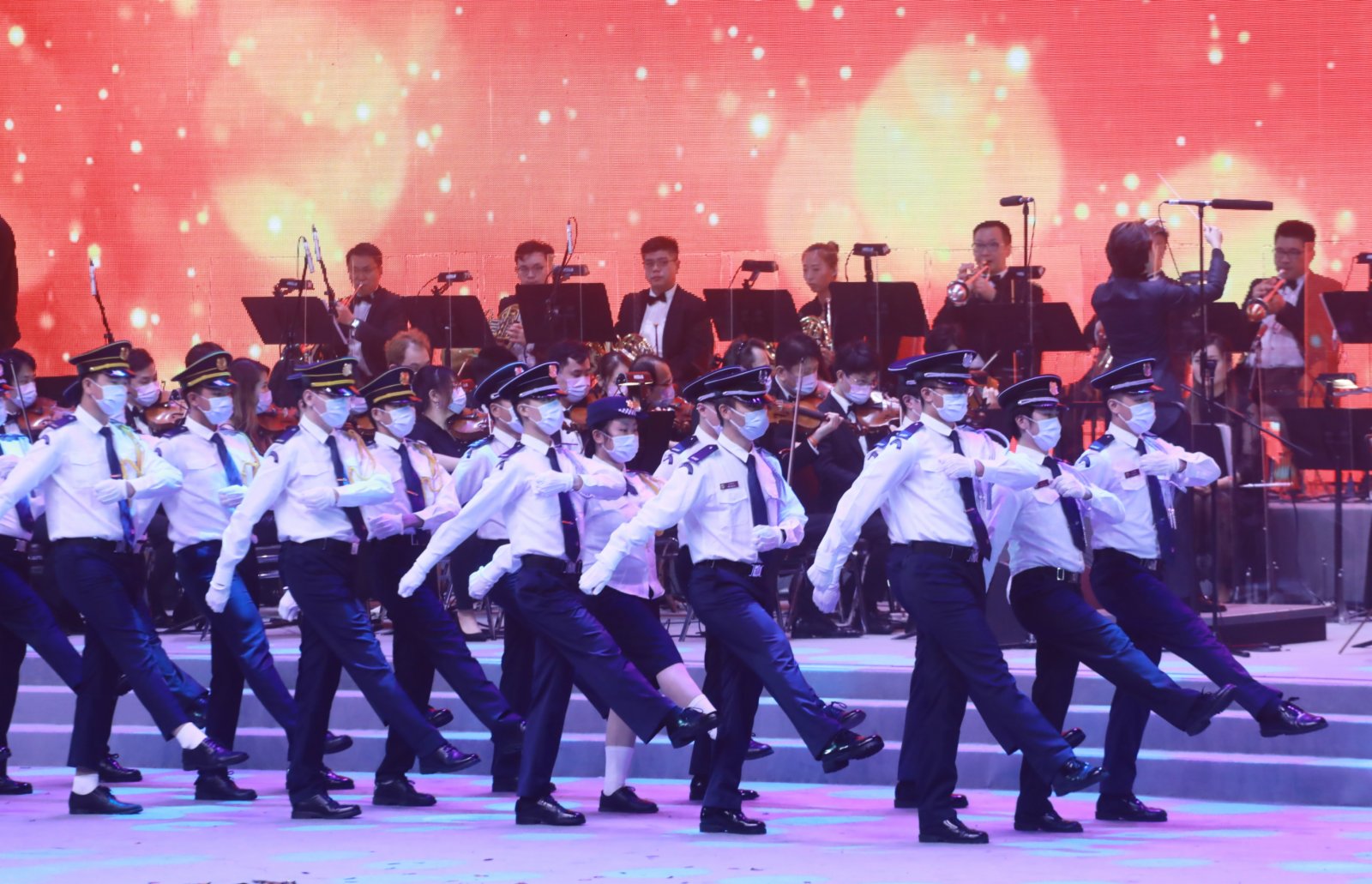 「百年風華」香港各界青年慶祝中國共產黨成立100周年暨香港回歸祖國24周年文藝晚會今晚（30日）在香港體育館舉行。（香港文匯報記者攝）