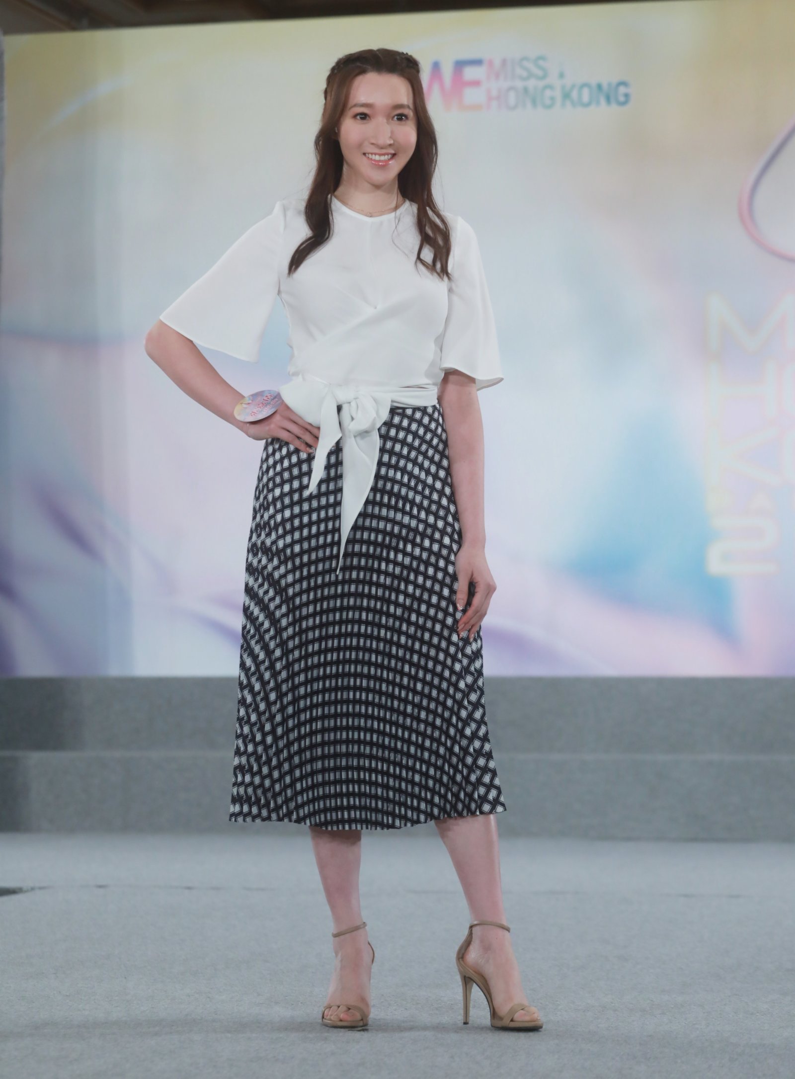 21歲張嘉倩(Michelle Cheung),是一名學生,身高166.5cm,志向是成為香港小姐,善用其影響力參與慈善活動,幫助社會上有需要的人。(大公文匯全媒體記者攝) 21歲張嘉倩(Michelle Cheung),是一名學生,身高166.5cm,志向是成為香港小姐,善用其影響力參與慈善活動,幫助社會上有需要的人。(大公文匯全媒體記者攝)