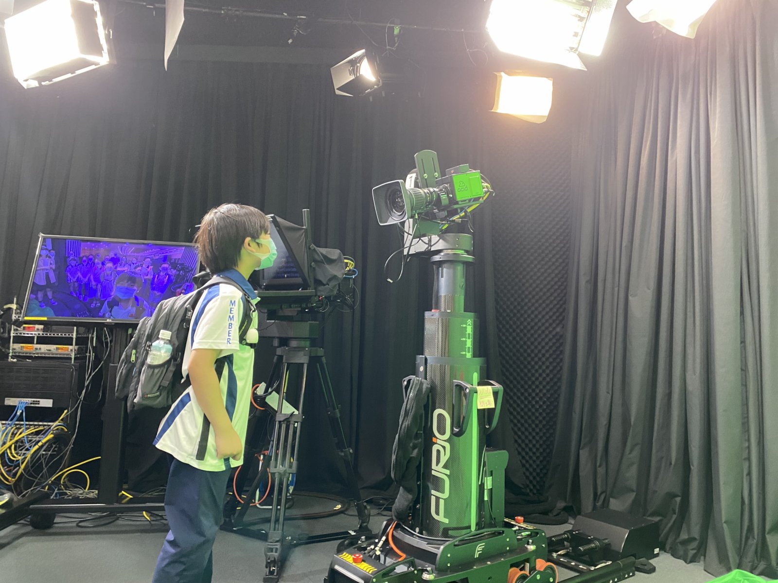 錄影設備吸引了參觀同學的目光。（大公文匯全媒體記者 攝）