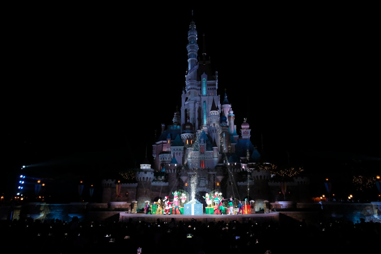 香港迪士尼樂園「A Disney Christmas」聖誕主題活動。(大公文匯全媒體記者 麥鈞傑 攝) 香港迪士尼樂園「A Disney Christmas」聖誕主題活動。(大公文匯全媒體記者 麥鈞傑 攝)