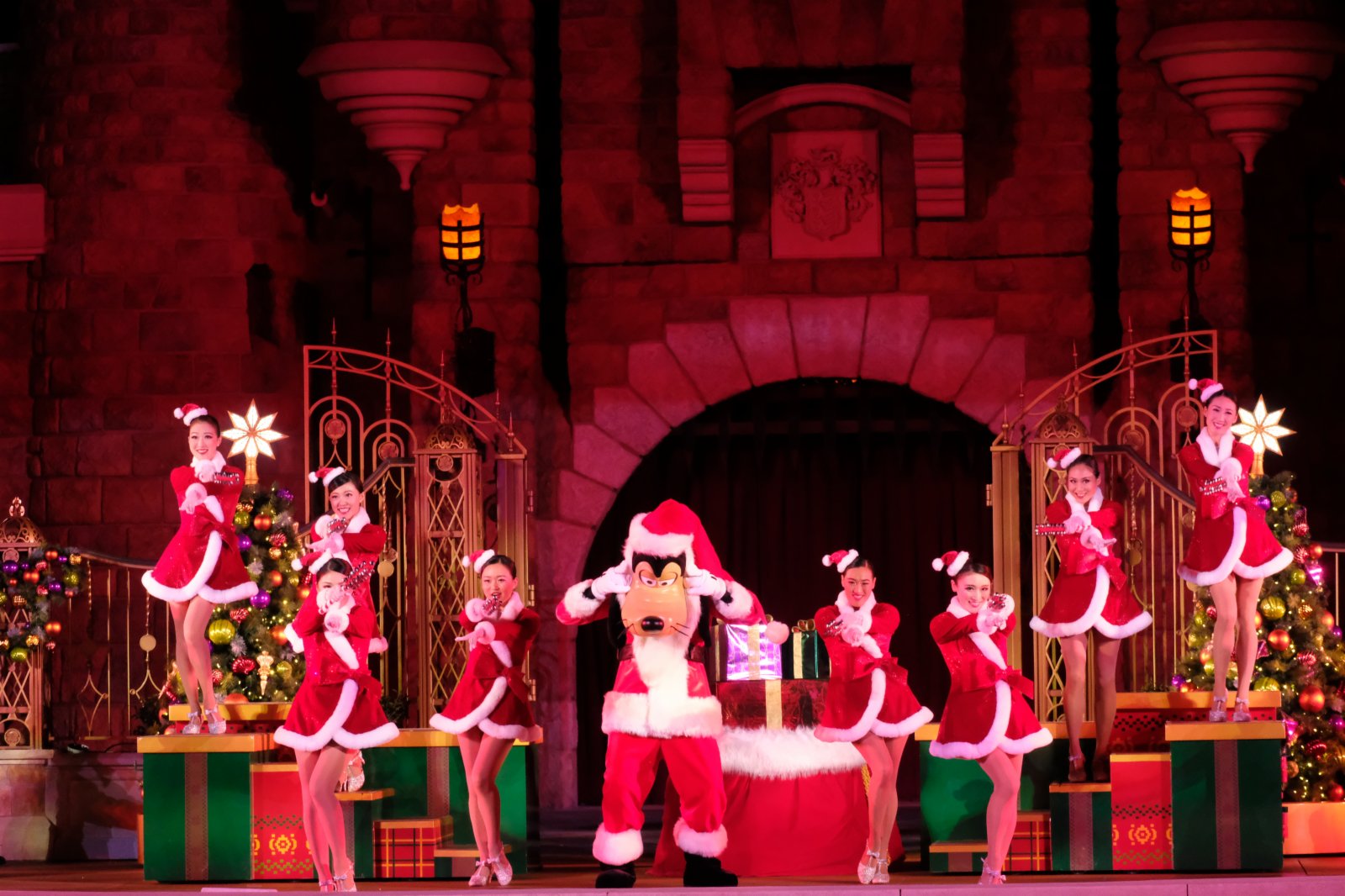 香港迪士尼樂園「A Disney Christmas」聖誕主題活動。(大公文匯全媒體記者 麥鈞傑 攝) 香港迪士尼樂園「A Disney Christmas」聖誕主題活動。(大公文匯全媒體記者 麥鈞傑 攝)