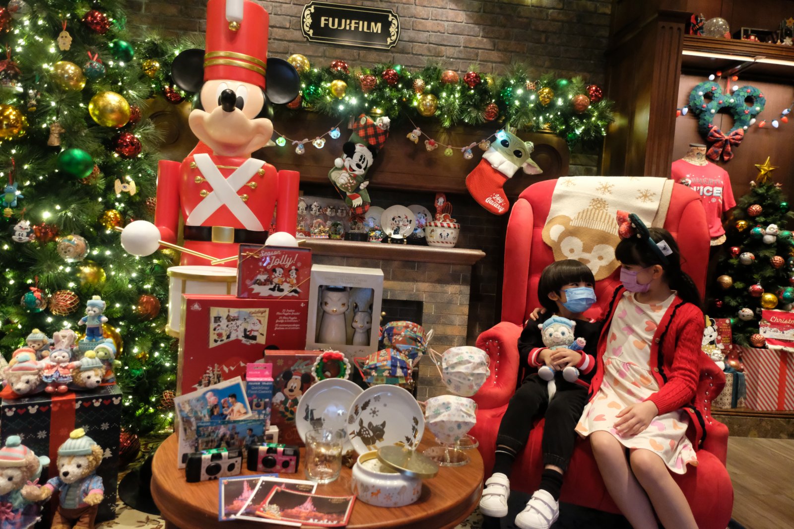 香港迪士尼樂園「A Disney Christmas」聖誕主題活動。(大公文匯全媒體記者 麥鈞傑 攝) 香港迪士尼樂園「A Disney Christmas」聖誕主題活動。(大公文匯全媒體記者 麥鈞傑 攝)