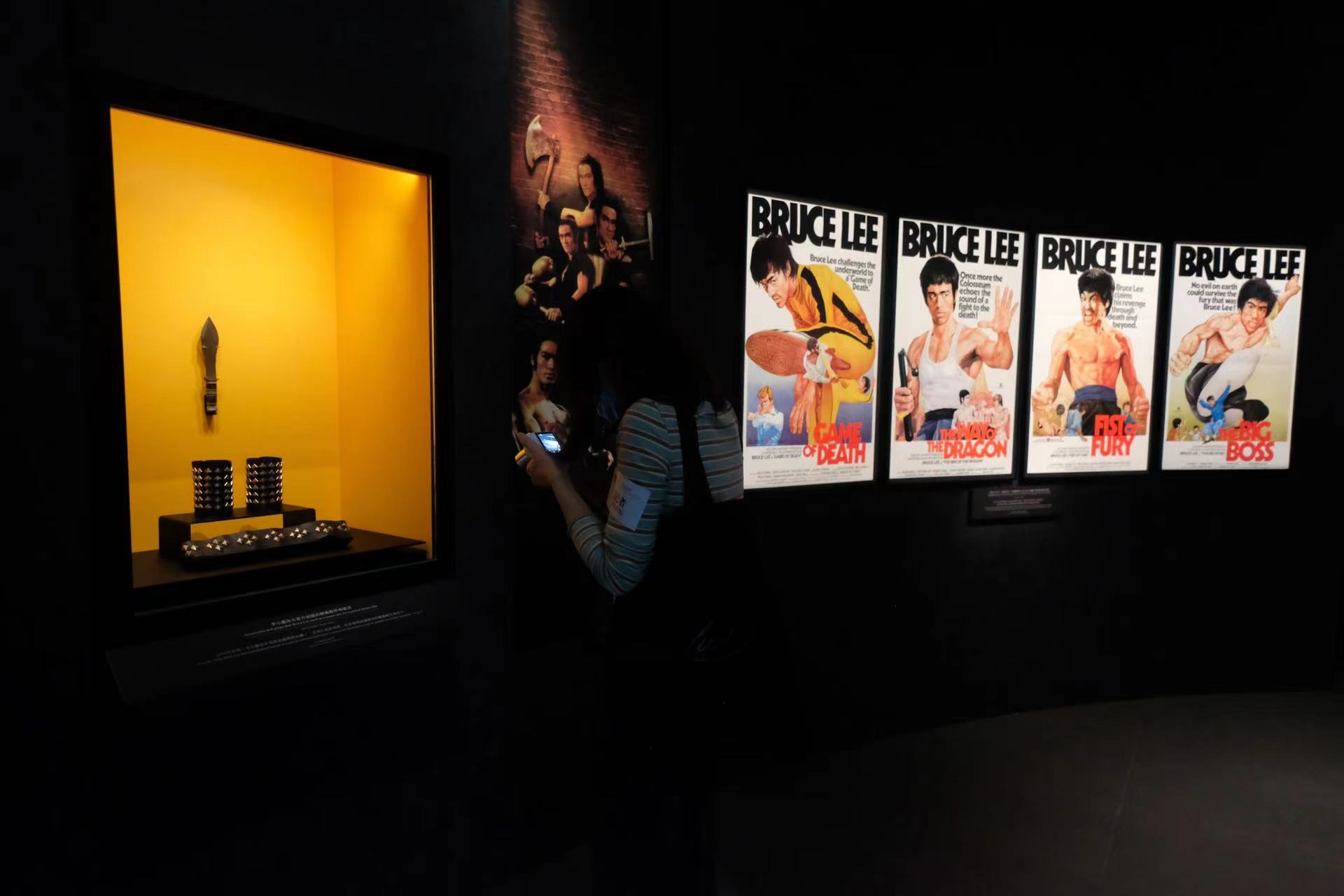 展覽展出約400件珍貴的李小龍相關展品及相片。（大公文匯全媒體記者麥鈞傑攝）