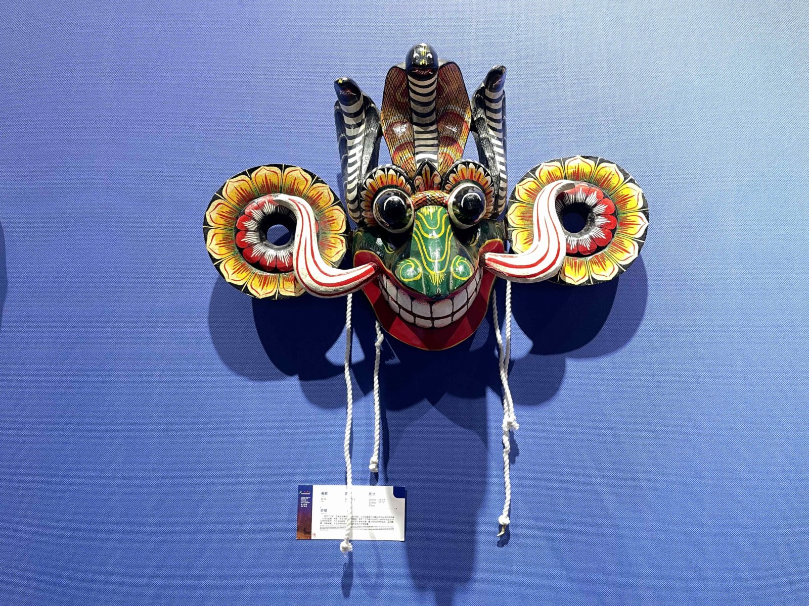 現場展出的斯里蘭卡面具。(記者張仕珍攝)