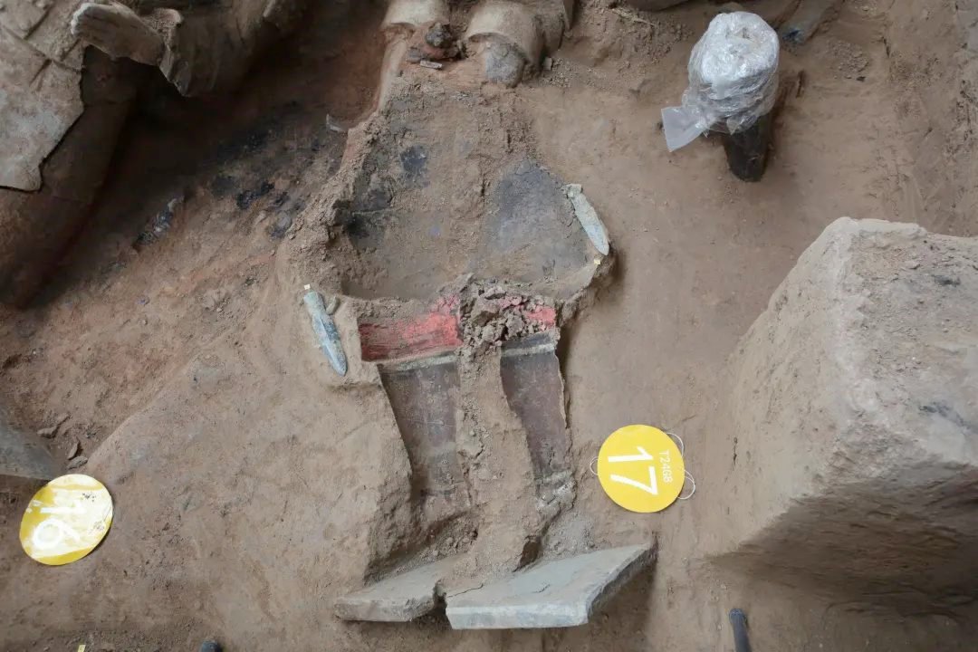 兵馬俑一號坑新發掘陶俑彩繪保存狀況較好 。(秦始皇帝陵博物院供圖) 兵馬俑一號坑新發掘陶俑彩繪保存狀況較好 。(秦始皇帝陵博物院供圖)