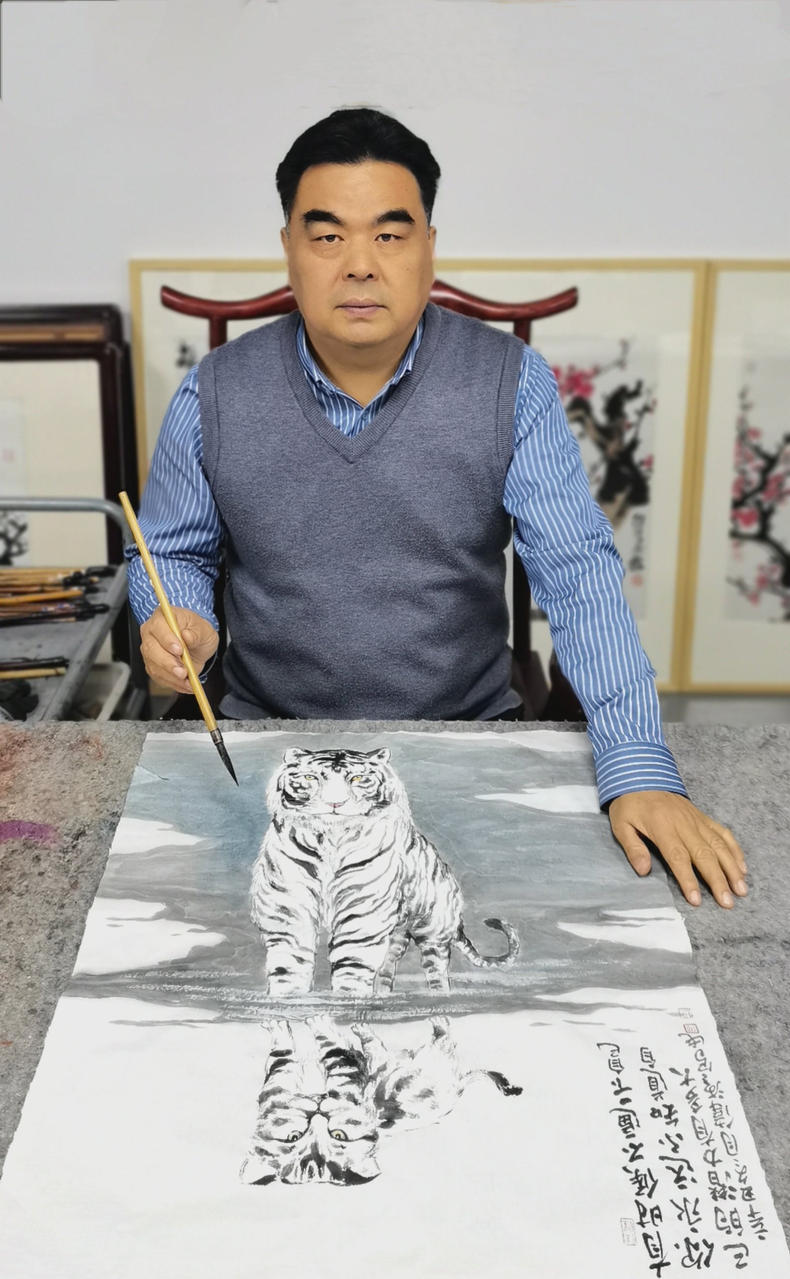 著名畫家許偉清以虎畫迎新。（受訪者供圖）