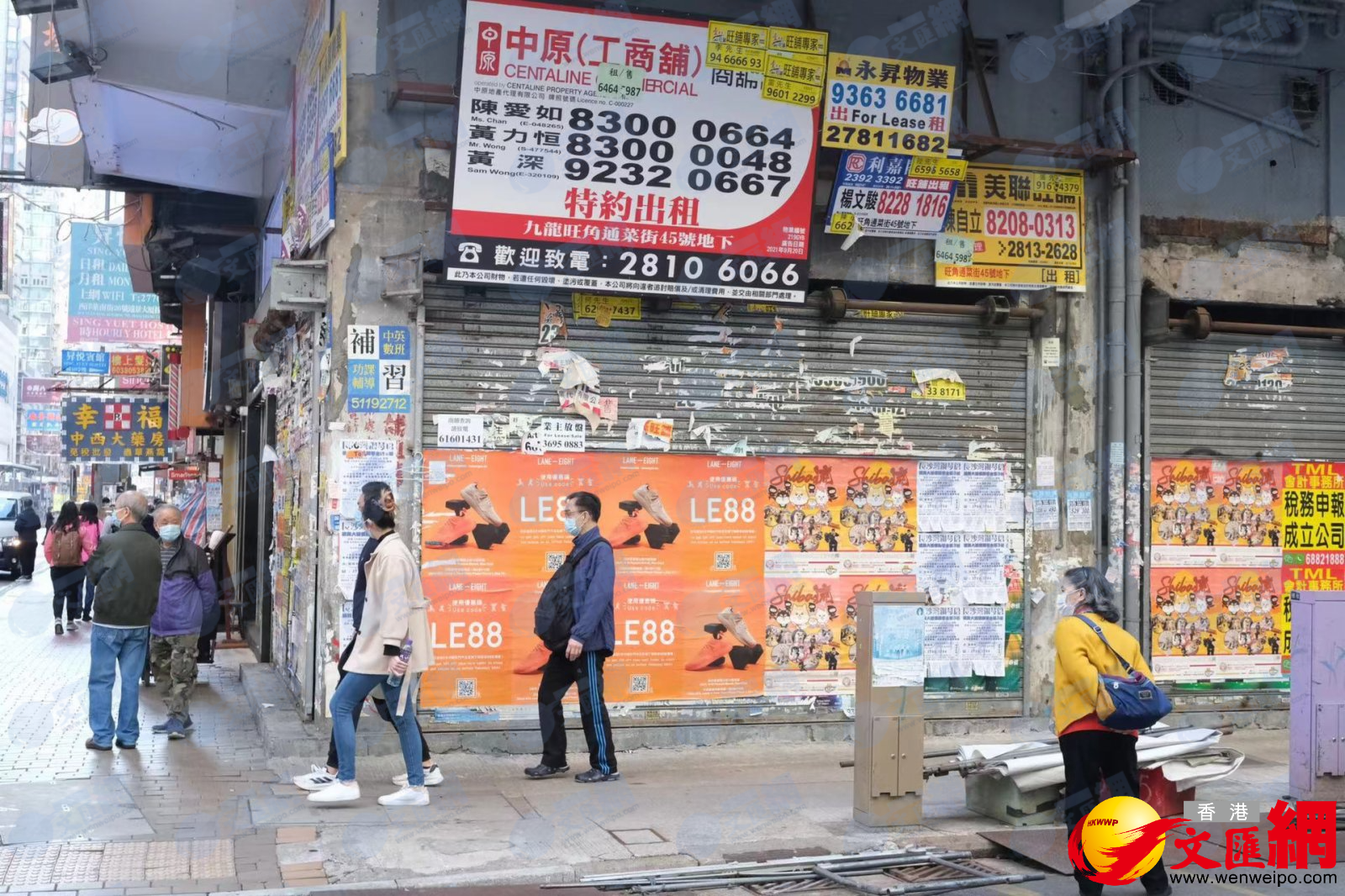 疫情嚴峻，旺角街頭人流減少。（大公文匯全媒體記者 麥鈞傑 攝）