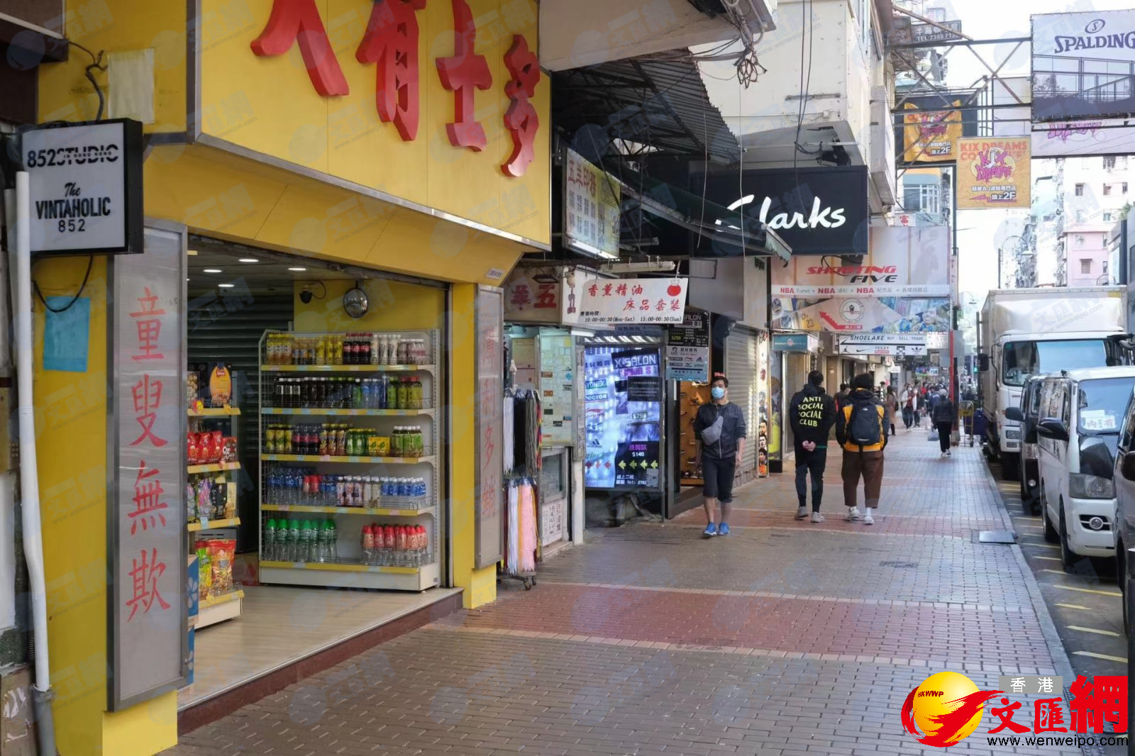 疫情嚴峻，旺角街頭人流減少。（大公文匯全媒體記者 麥鈞傑 攝）