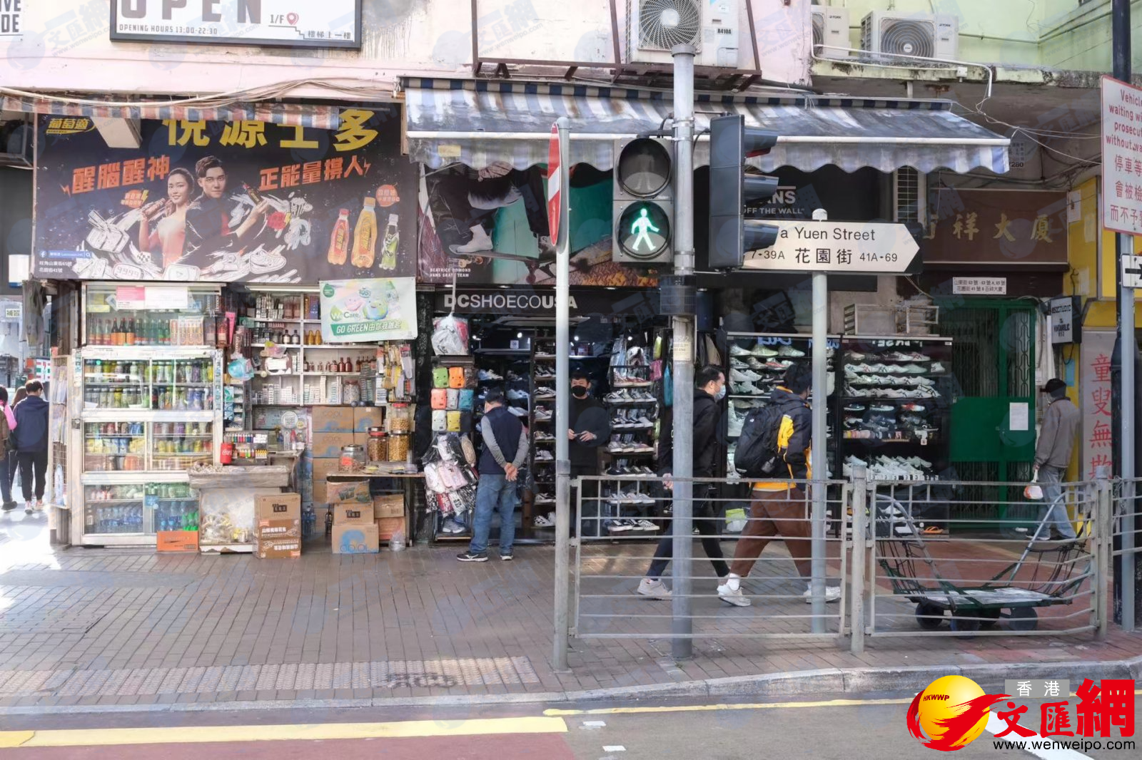 疫情嚴峻，旺角街頭人流減少。（大公文匯全媒體記者 麥鈞傑 攝）