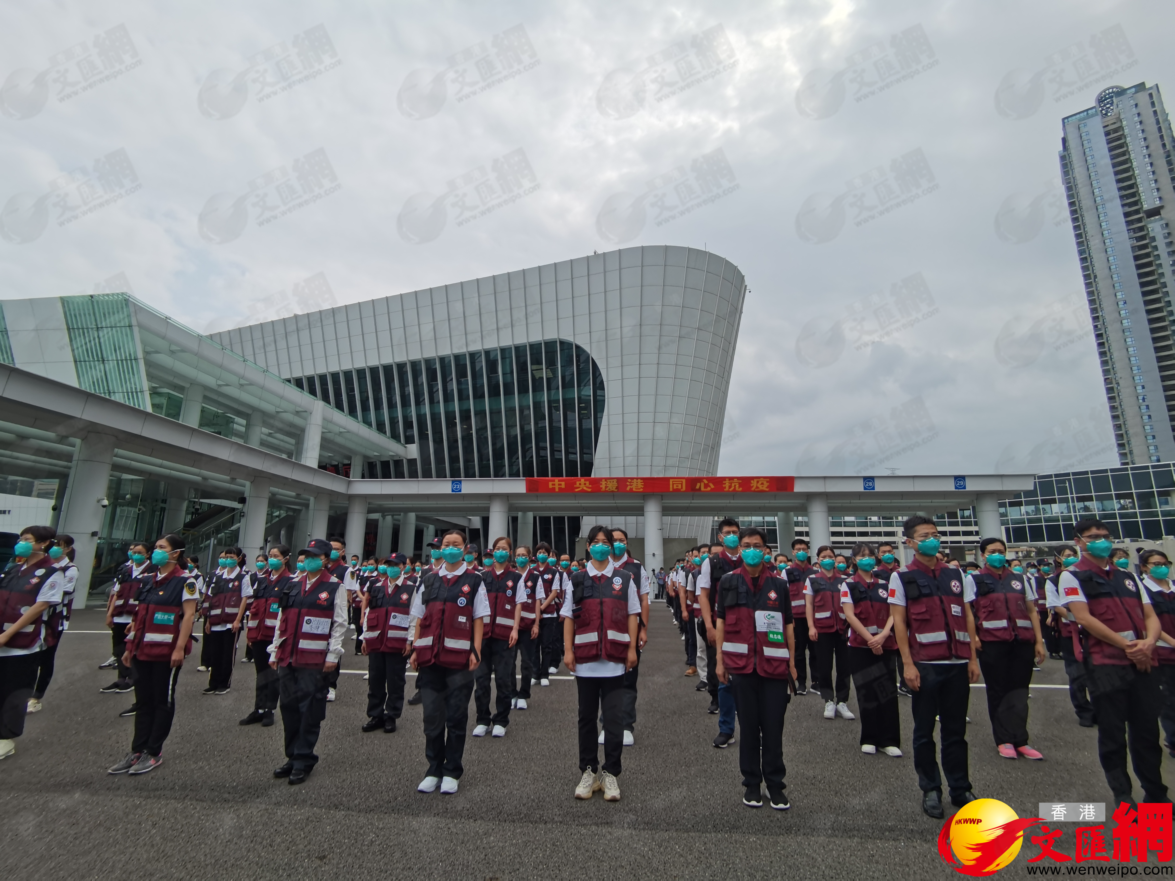 內地援港醫療隊300人集結。(記者郭若溪攝) 內地援港醫療隊300人集結。(記者郭若溪攝)