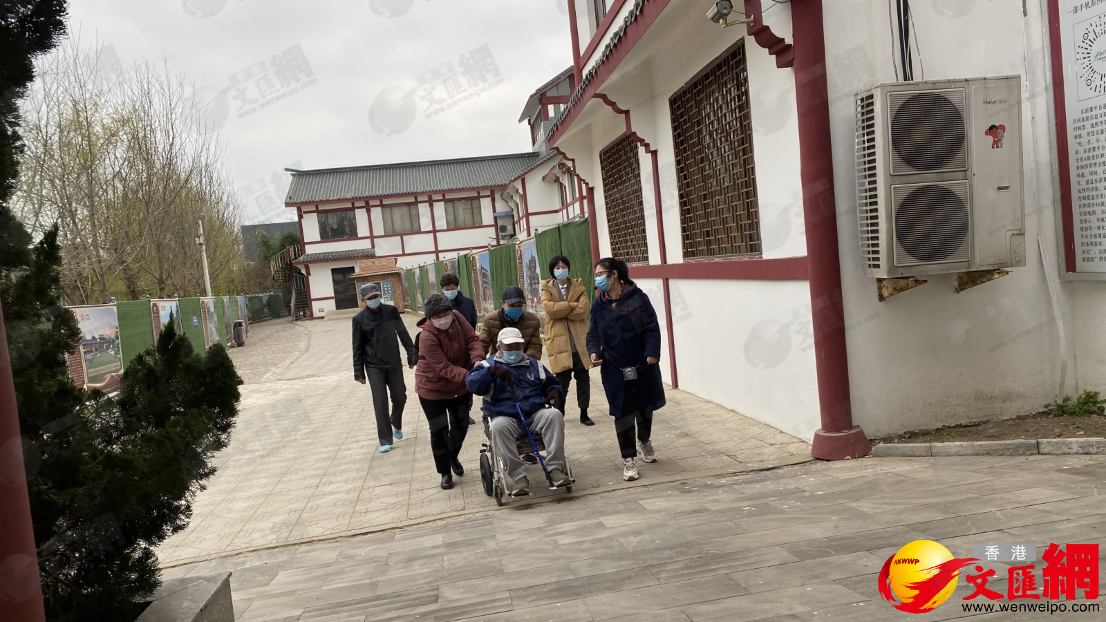 趙州橋公園正在加緊施工，預計五一勞動節前完工。不過，趙州橋目前還在有限對遊人開放。千年不倒的趙州橋，自隋朝建立以後，每隔兩三百年就會重修一次。唐朝李世民統治時期，北宋宋英宗時期，明朝嘉靖年間，清朝乾隆時期以及光緒時期，都對趙州橋進行過維修和重建，這才讓這座古橋能夠屹立到21世紀。（香港文匯網記者 顧大鵬 攝）