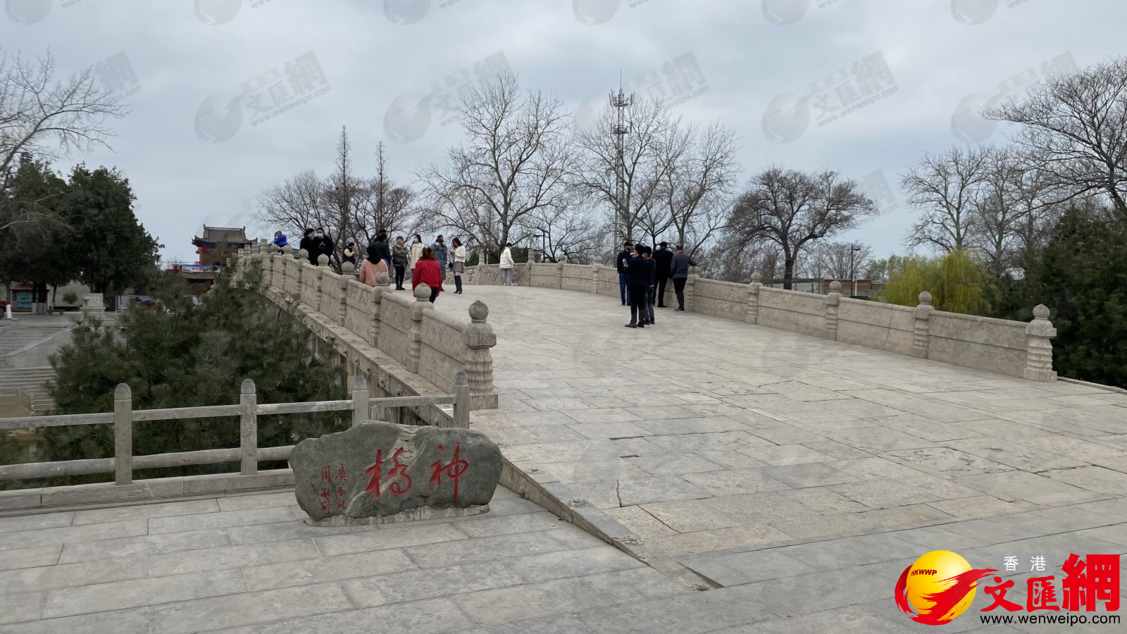 趙州橋公園正在加緊施工，預計五一勞動節前完工。不過，趙州橋目前還在有限對遊人開放。千年不倒的趙州橋，自隋朝建立以後，每隔兩三百年就會重修一次。唐朝李世民統治時期，北宋宋英宗時期，明朝嘉靖年間，清朝乾隆時期以及光緒時期，都對趙州橋進行過維修和重建，這才讓這座古橋能夠屹立到21世紀。（香港文匯網記者 顧大鵬 攝）