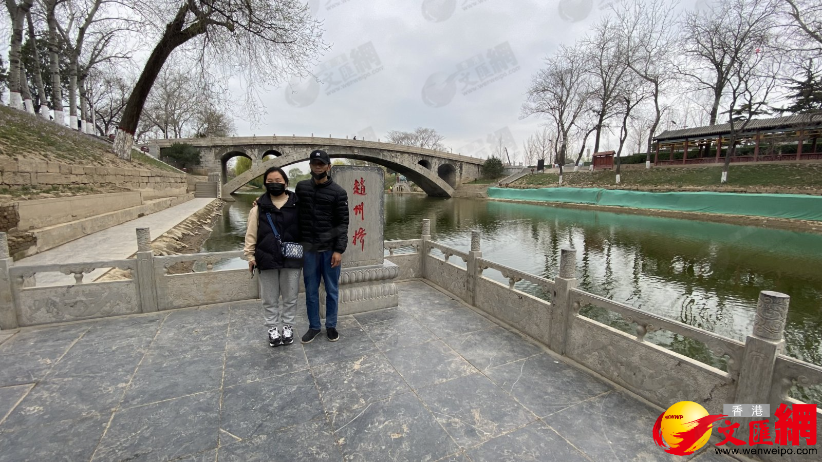 趙州橋公園正在加緊施工，預計五一勞動節前完工。不過，趙州橋目前還在有限對遊人開放。千年不倒的趙州橋，自隋朝建立以後，每隔兩三百年就會重修一次。唐朝李世民統治時期，北宋宋英宗時期，明朝嘉靖年間，清朝乾隆時期以及光緒時期，都對趙州橋進行過維修和重建，這才讓這座古橋能夠屹立到21世紀。（香港文匯網記者 顧大鵬 攝）