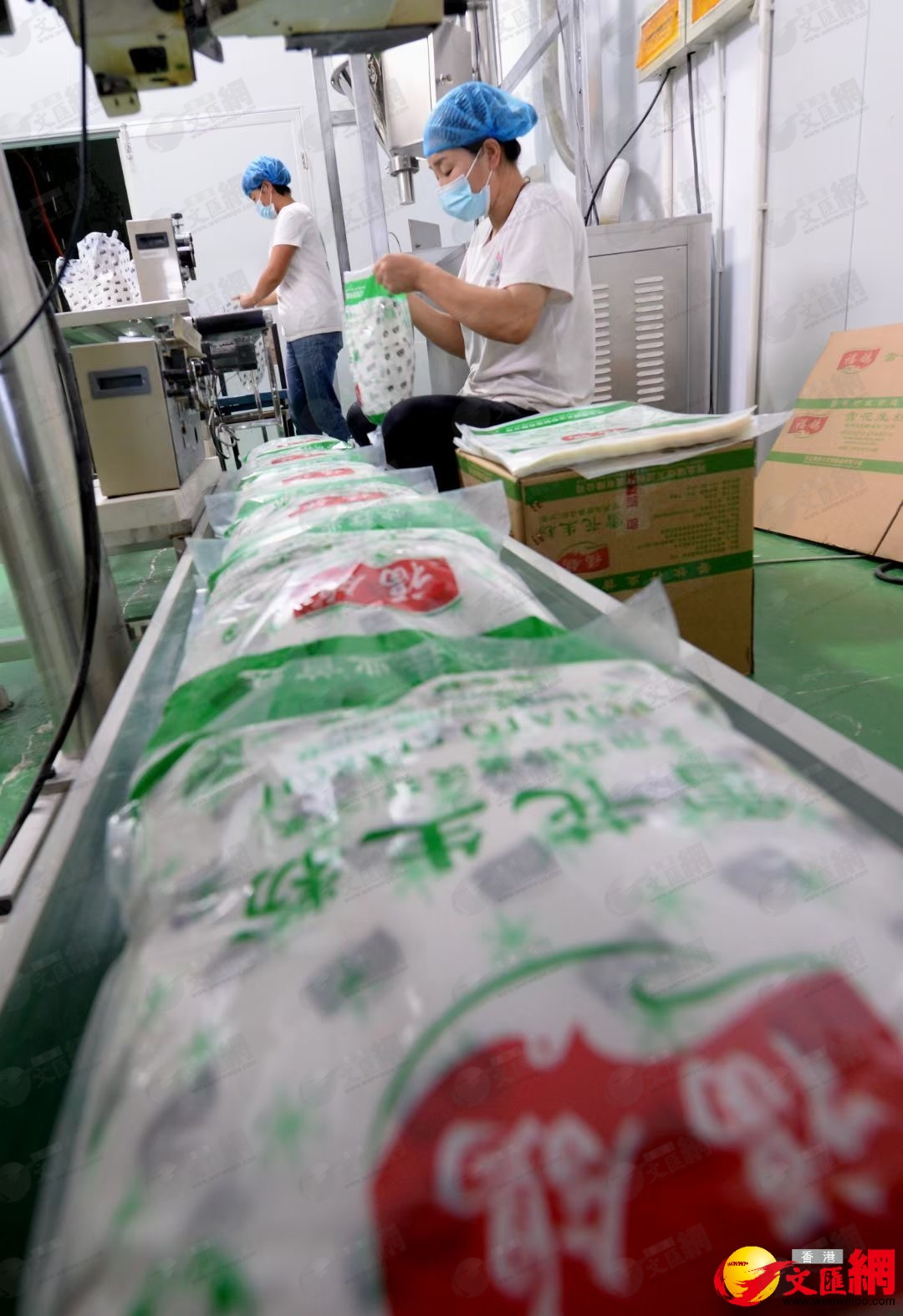 民生保供,微利運營,河北瑞熠天保障京津冀滬廣深近百間超市不斷貨。(香港文匯網記者顧大鵬 攝) 民生保供,微利運營,河北瑞熠天保障京津冀滬廣深近百間超市不斷貨。(香港文匯網記者顧大鵬 攝)