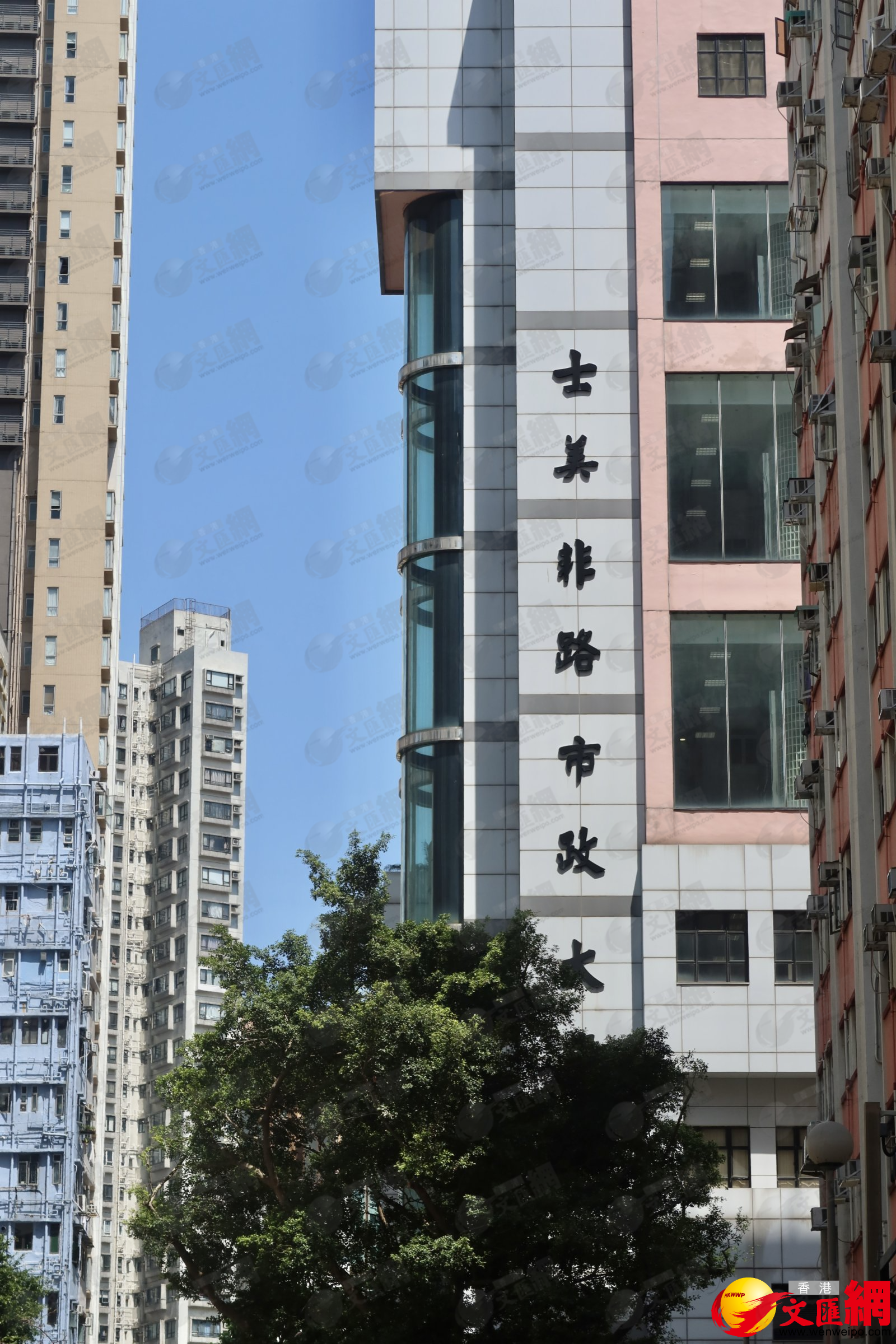堅尼地城士美非路市政大廈6樓的抗疫服務包補領點。(大公文匯全媒體記者 楊新雨 攝) 堅尼地城士美非路市政大廈6樓的抗疫服務包補領點。(大公文匯全媒體記者 楊新雨 攝)
