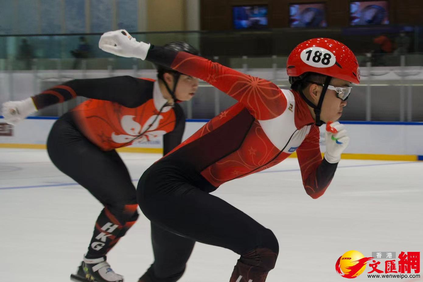 圖為香港短道速滑精英運動員郭子浩(左),香港短道速滑精英運動員朱定文(右)。(大公文匯全媒體記者 麥鈞傑攝) 圖為香港短道速滑精英運動員郭子浩(左),香港短道速滑精英運動員朱定文(右)。(大公文匯全媒體記者 麥鈞傑攝)