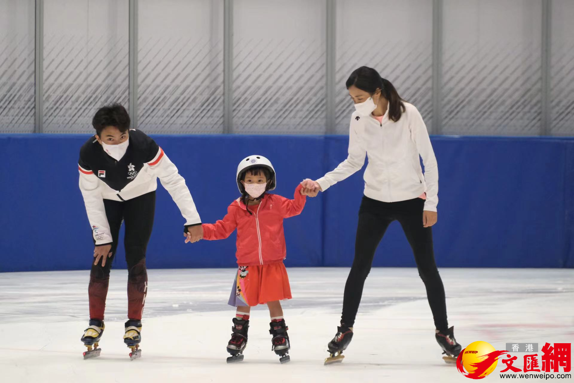 愉景灣溜冰場辦短道速滑課推冰上運動。（大公文匯全媒體記者 麥鈞傑攝）