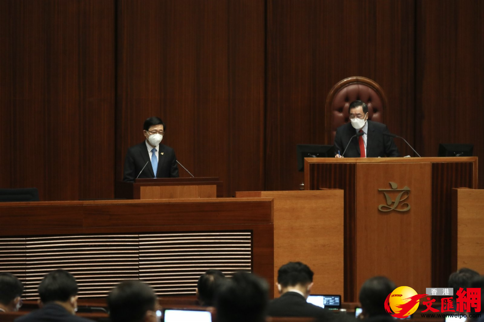 李家超出席行政長官答問會。(大公文匯全媒體記者李斯哲攝) 李家超出席行政長官答問會。(大公文匯全媒體記者李斯哲攝)