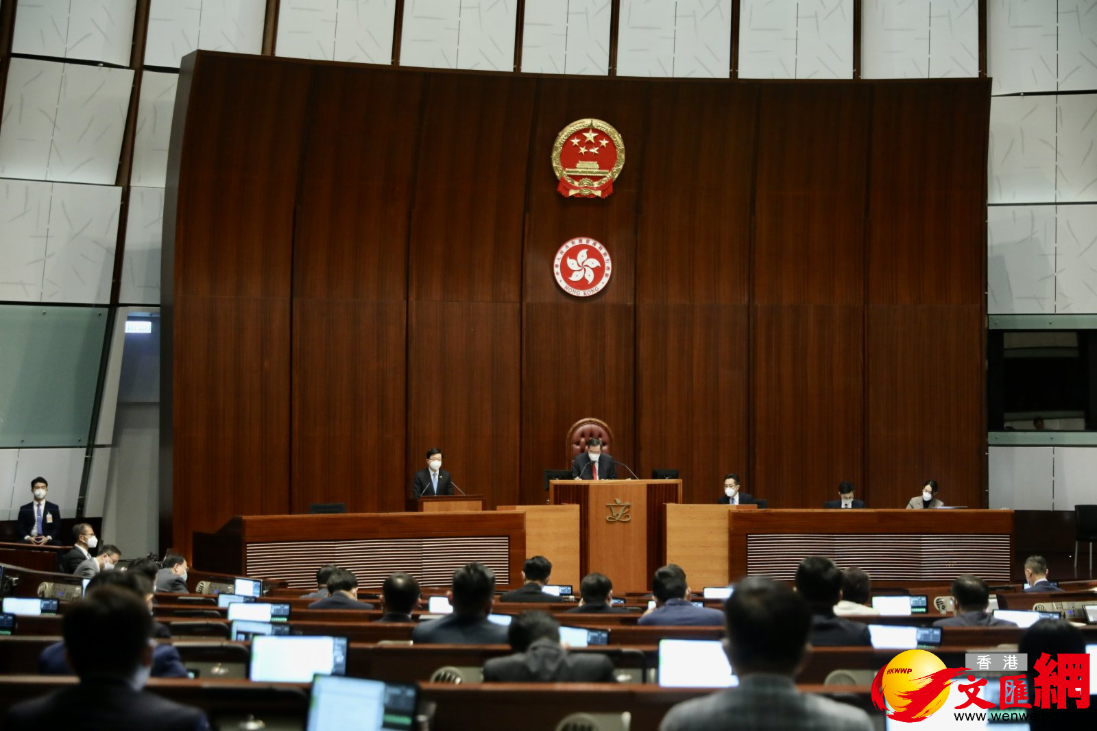 李家超出席行政長官答問會。(大公文匯全媒體記者李斯哲攝) 李家超出席行政長官答問會。(大公文匯全媒體記者李斯哲攝)