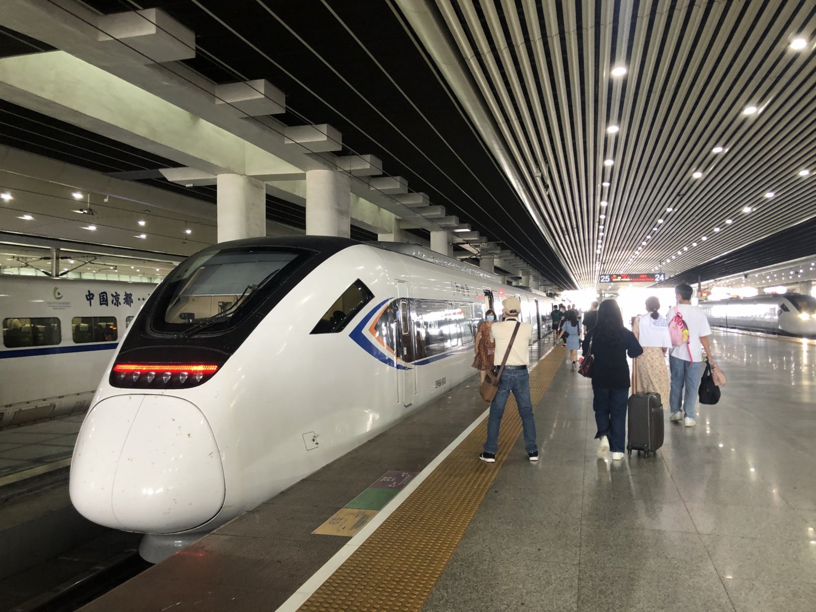 广珠城轨中山辖区的各个站场全力以赴为乘客保驾护航！