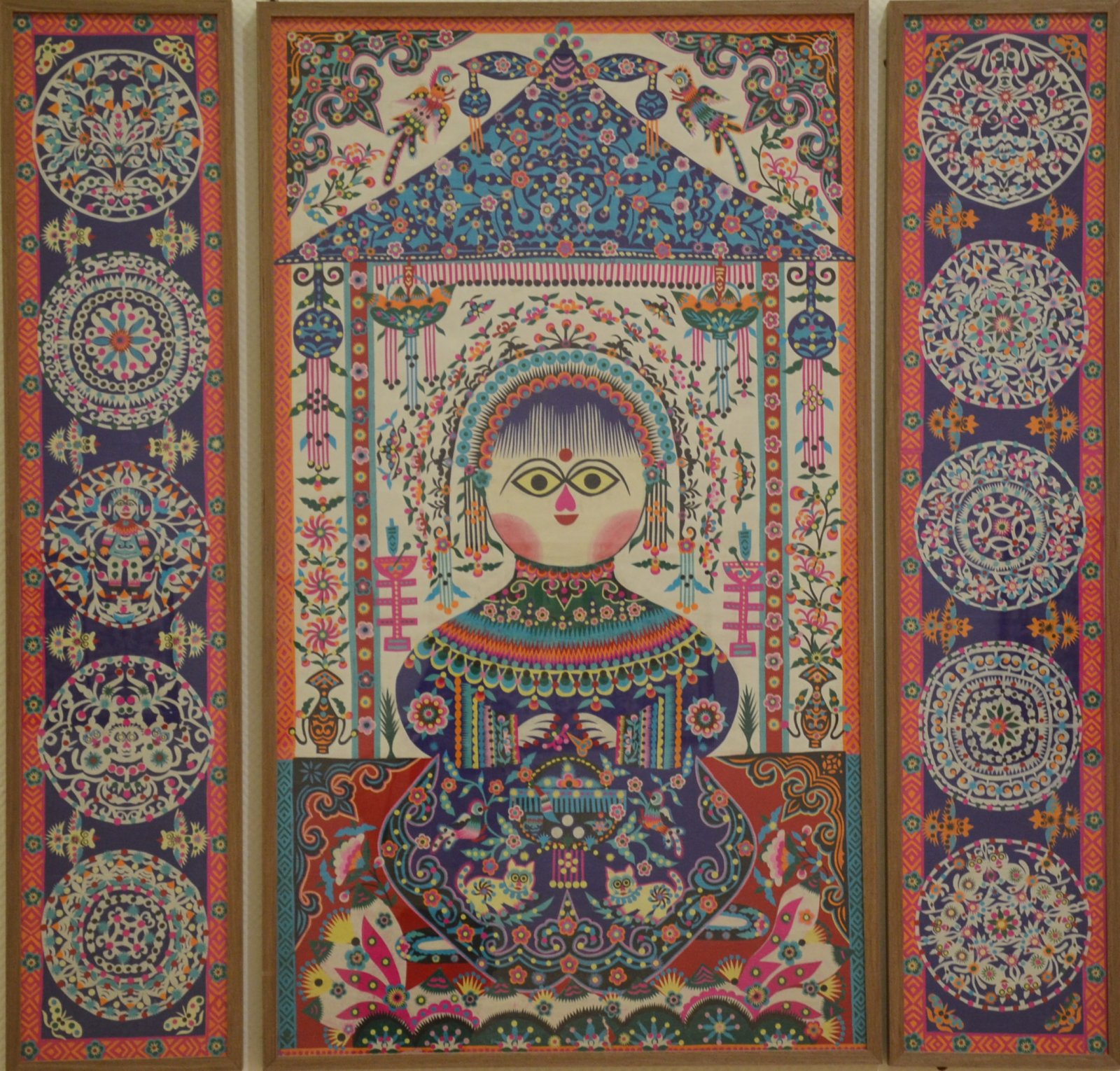 庫淑蘭剪紙作品《剪花娘子》。（香港文匯網記者張仕珍 攝）