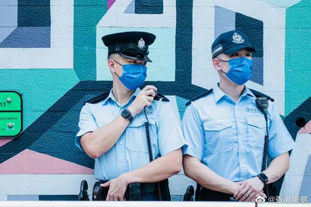 9月1日起軍裝警員及交通督導員可在戶外佩戴棒球帽，警帽在特定儀式或場合佩戴。（香港警察微博）