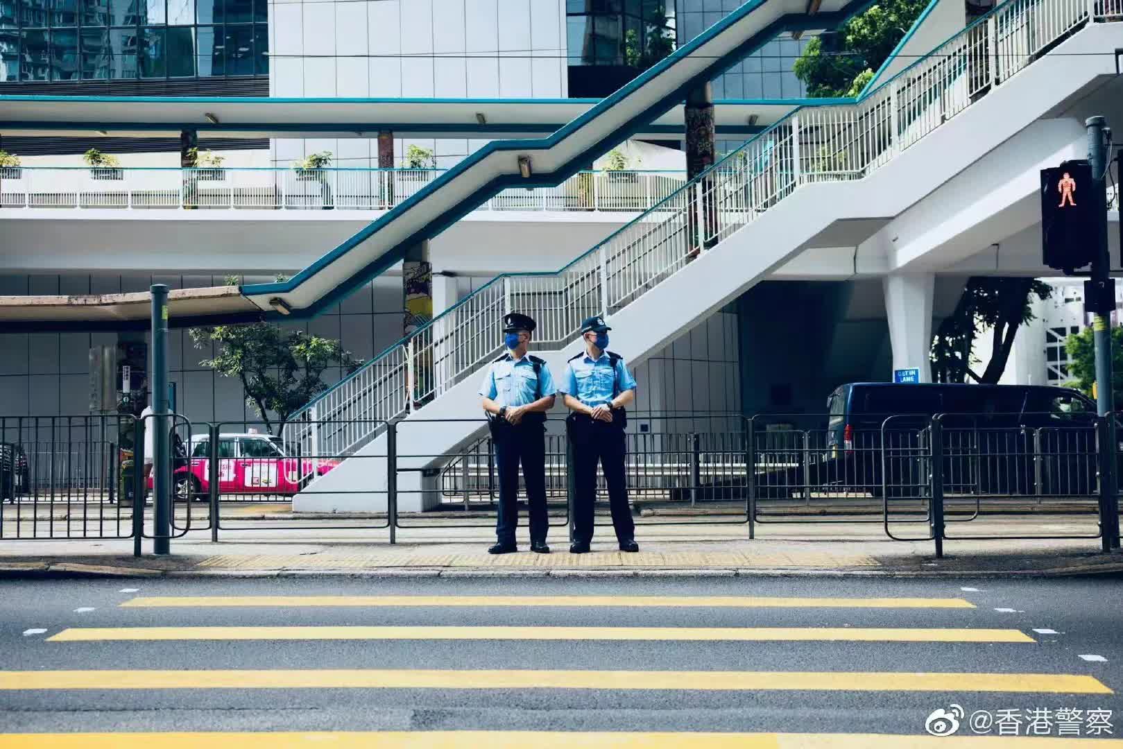 9月1日起軍裝警員及交通督導員可在戶外佩戴棒球帽，警帽在特定儀式或場合佩戴。（香港警察微博）