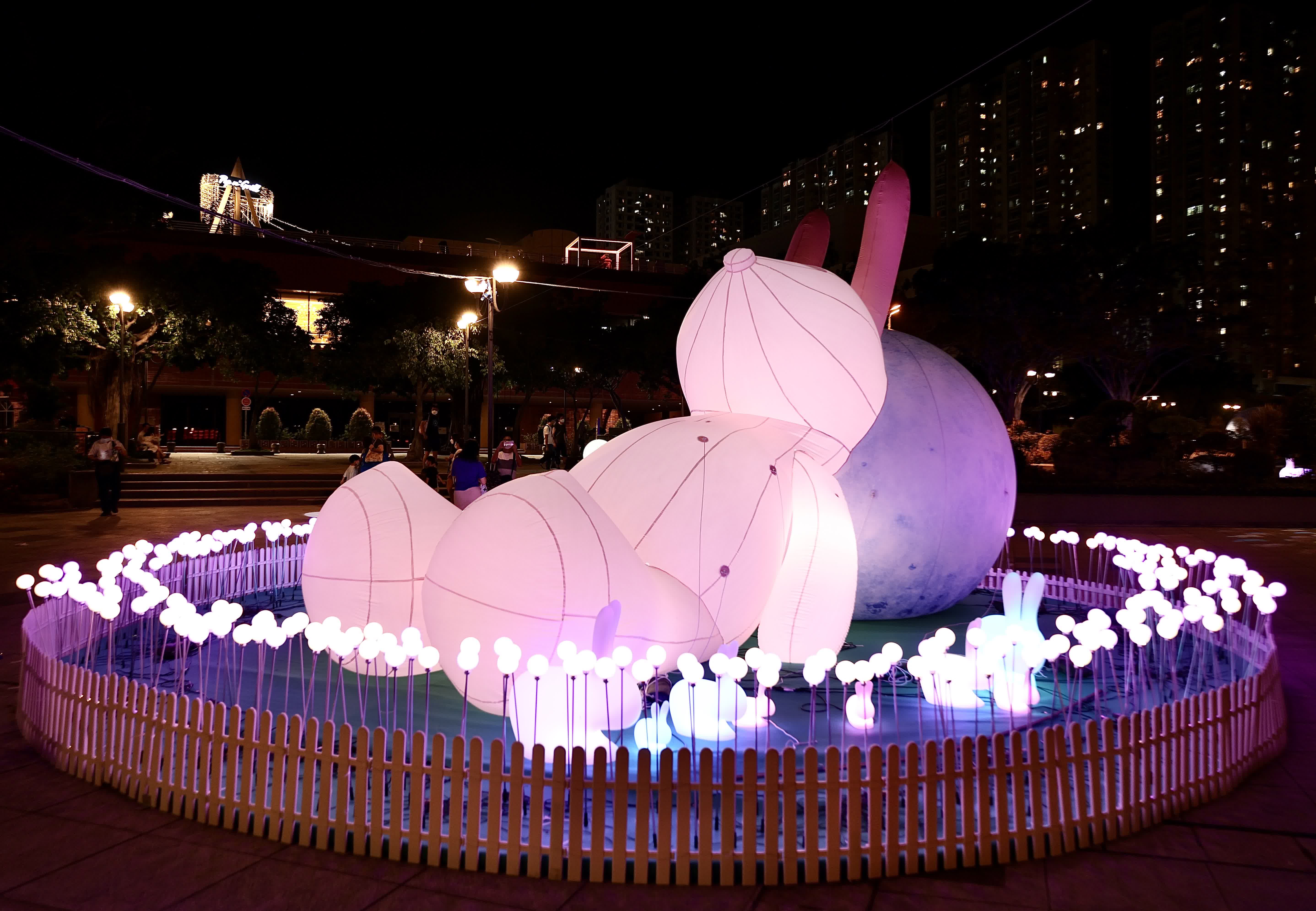 絢麗的的光影為傳統佳節增添了現代元素。（受訪者供圖）