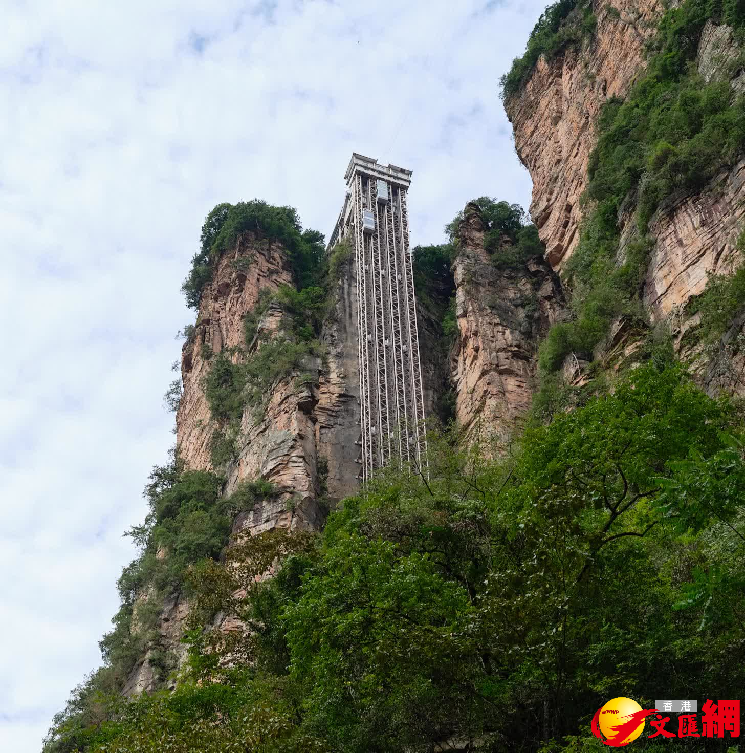 百龍電梯（記者 姚進 攝）