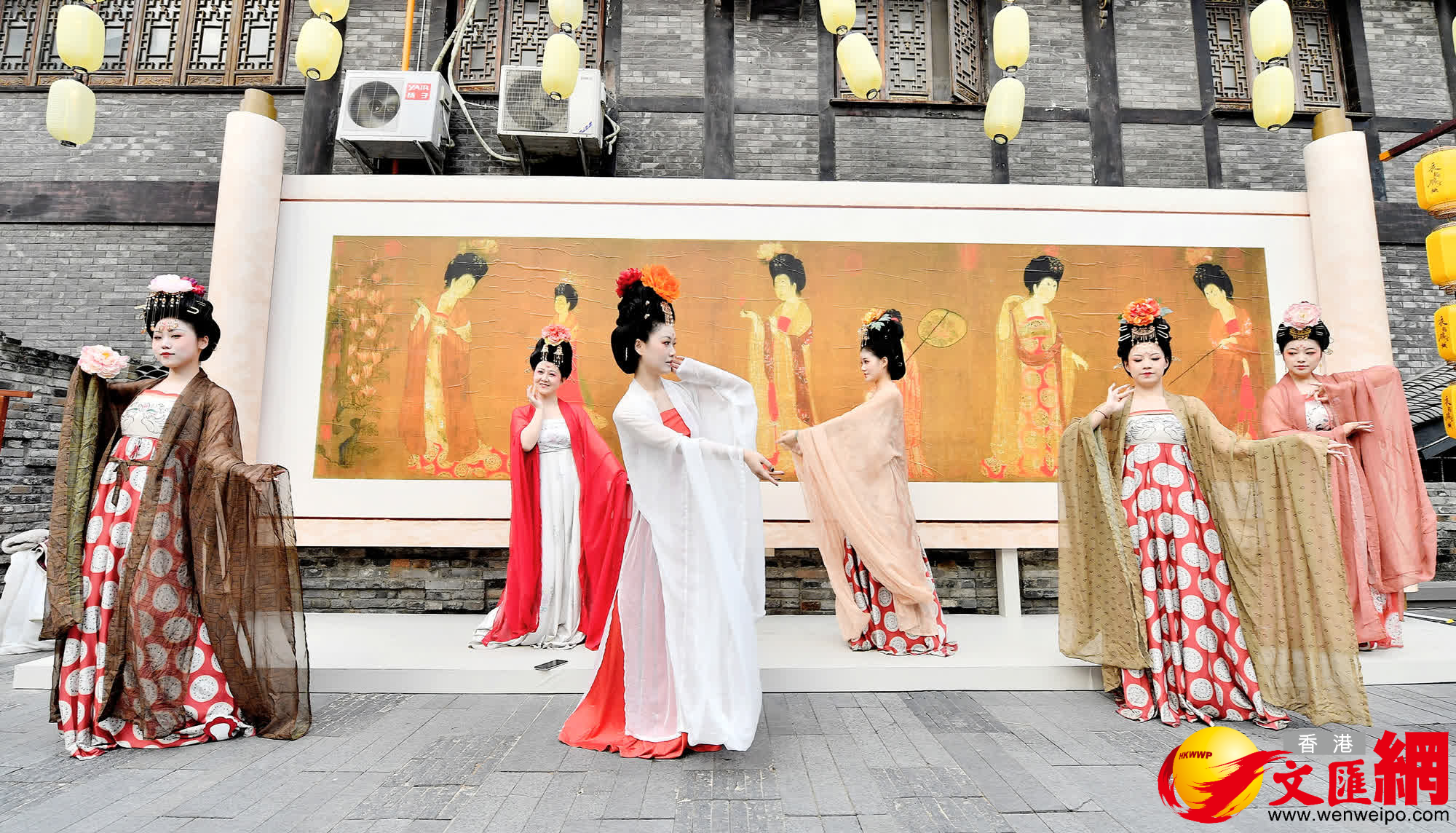 《簪花仕女圖》「復活」。（香港文匯網記者李兵 攝）