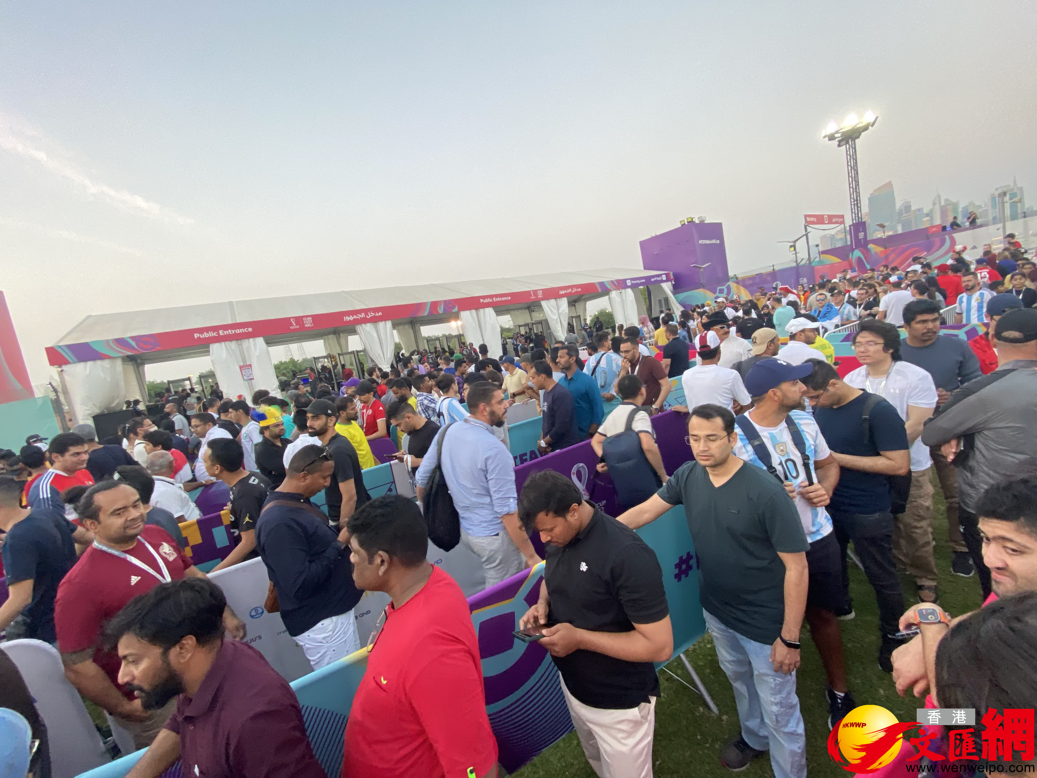 卡塔爾天下盃｜球迷節現「大混亂」　入場須輪候三小時
