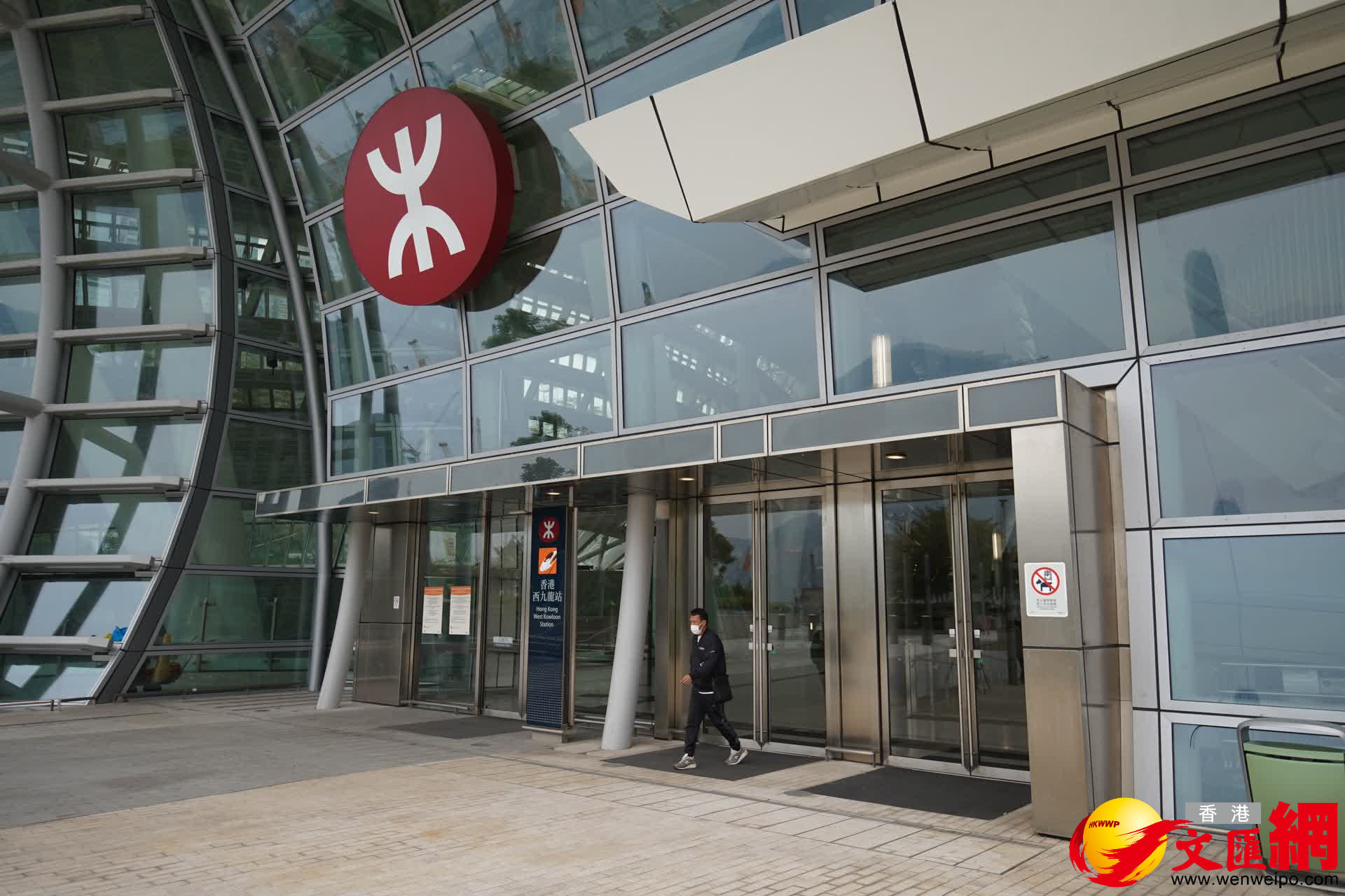 西九龍站不時有人員進出。（大公文匯全媒體記者 麥鈞傑 攝）