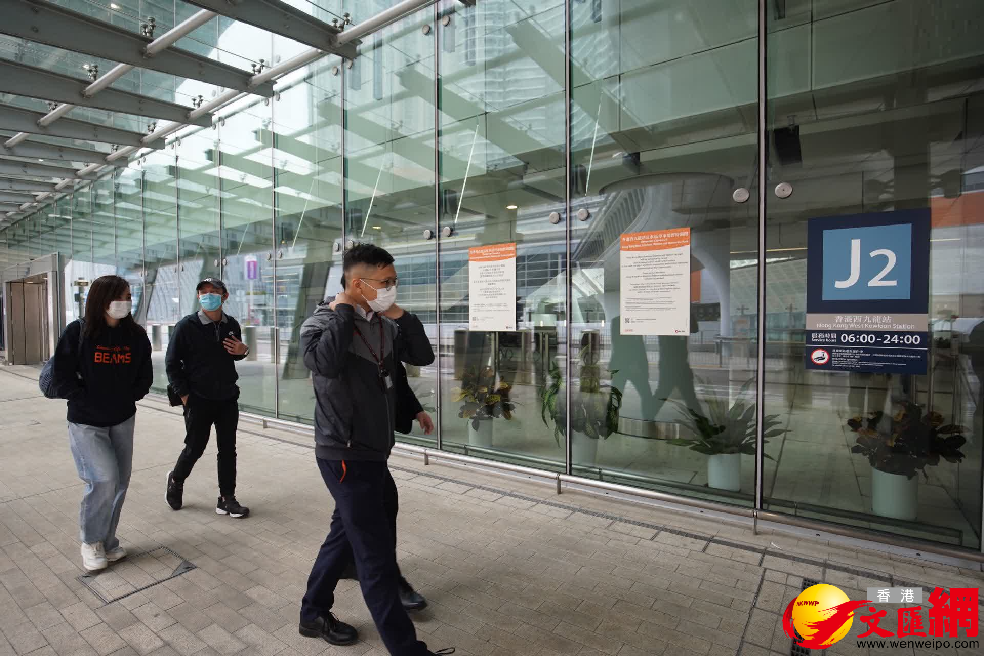 西九龍站不時有人員進出。（大公文匯全媒體記者 麥鈞傑 攝）