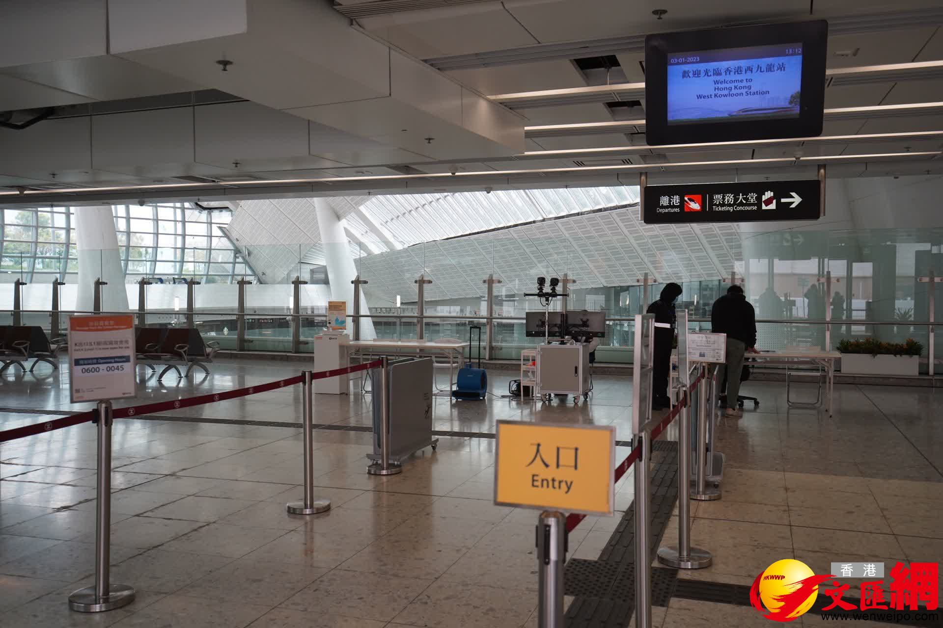 站內疑似有人員模擬通關流程。（大公文匯全媒體記者 麥鈞傑 攝）