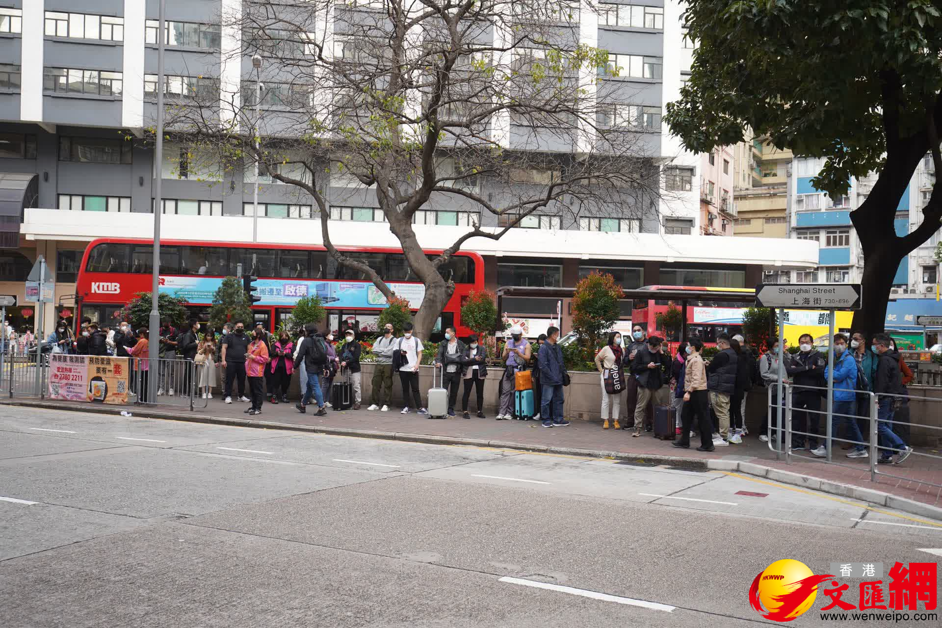 多位市民搭車前往澳門。（大公文匯全媒體記者麥鈞傑攝）
