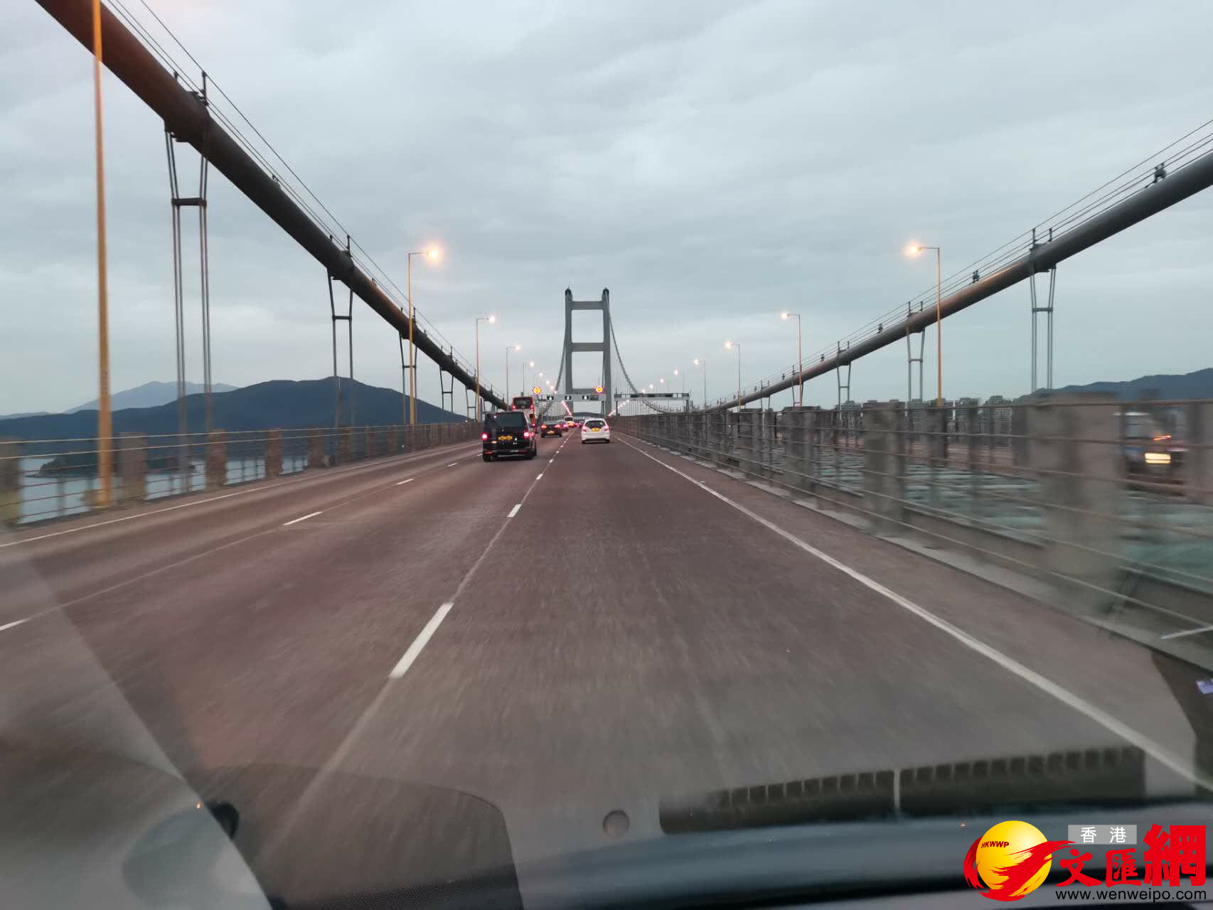 青马大桥上挺多车。（大公文匯全媒體記者攝）