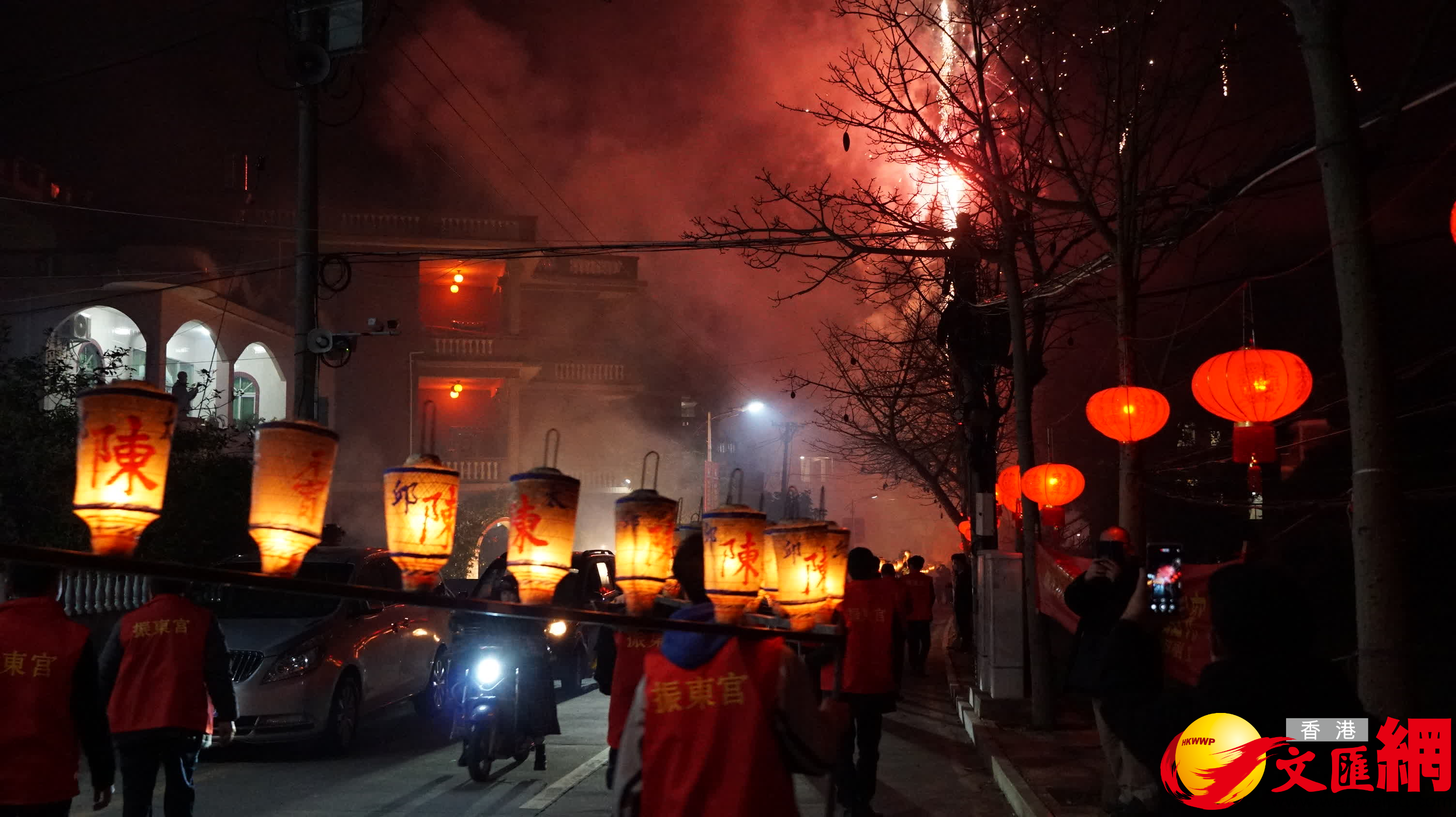 2月5日，福建省泉州市泉港區涂嶺鎮樟腳村舉辦板凳龍燈鬧元宵活動。（蔣煌基攝）